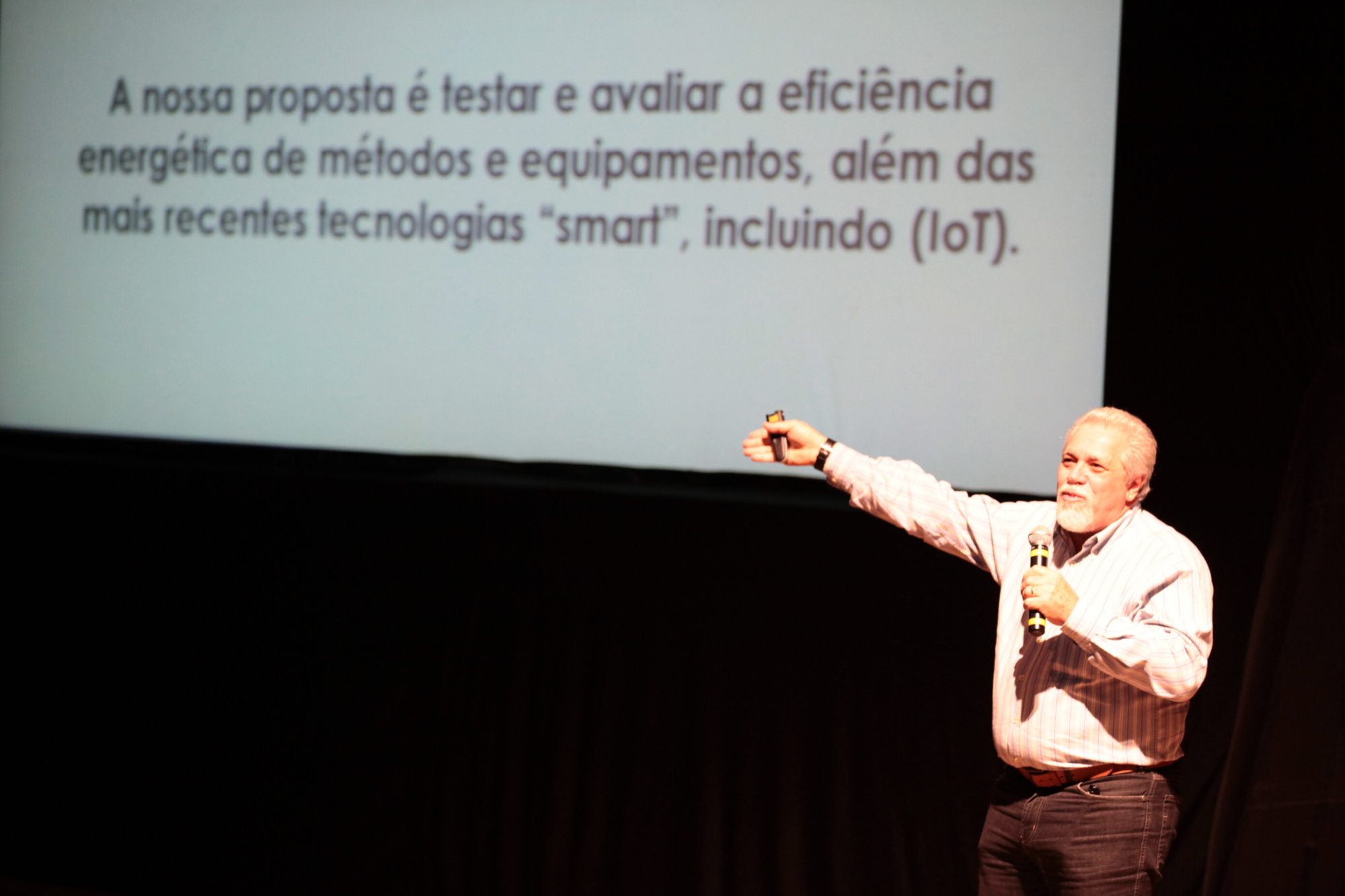 Seminário sobre energias renováveis apresenta casa sustentável e inteligente