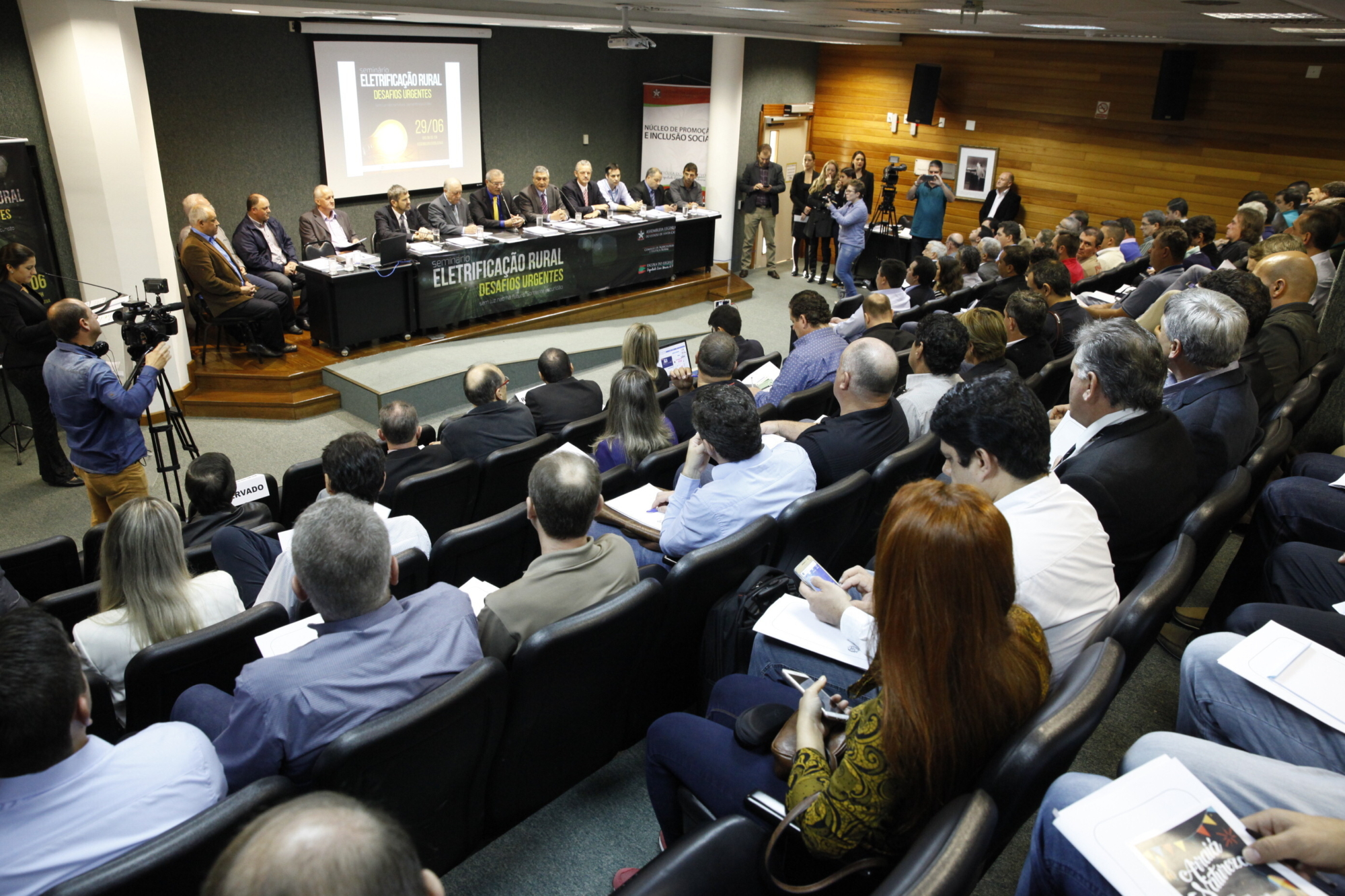 Representantes de cooperativas e de entidades como a Faesc e Fetaesc prestigiaram o seminário