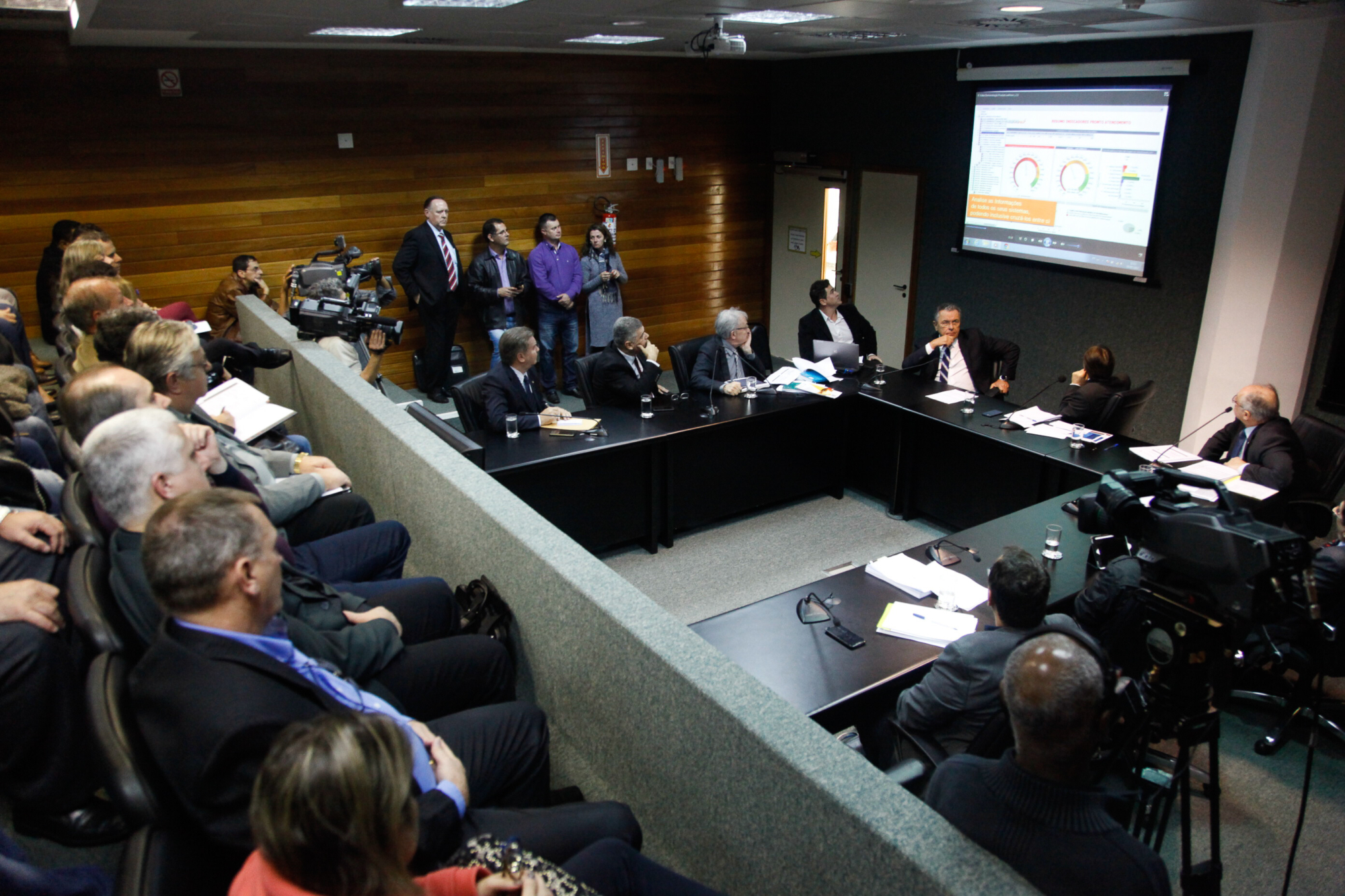 Em audiência, secretário da Saúde confirma que dívidas passam de R$ 700 milhões