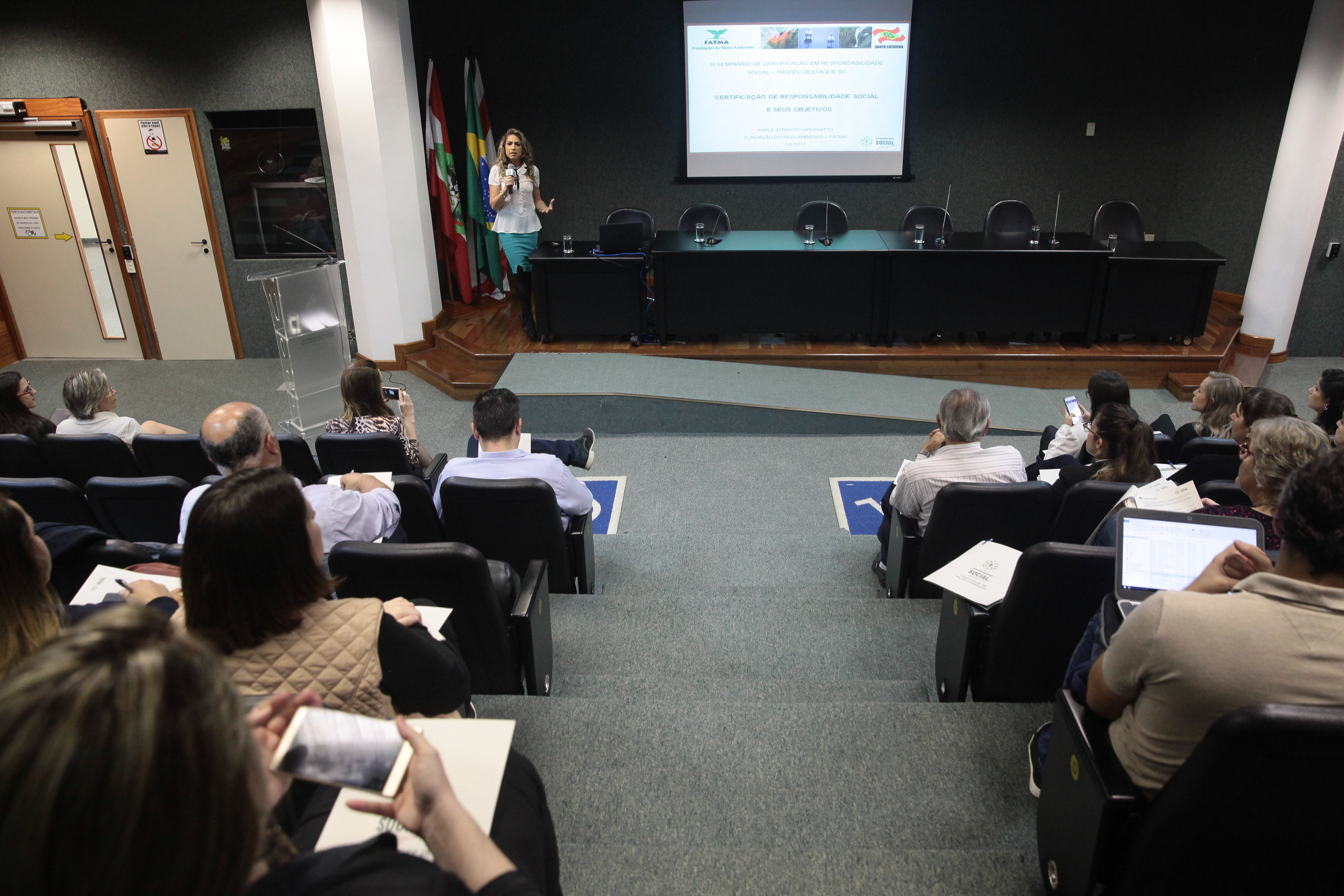 III Seminário da Certificação de Responsabilidade Social. Karla Straioto Spessatto.