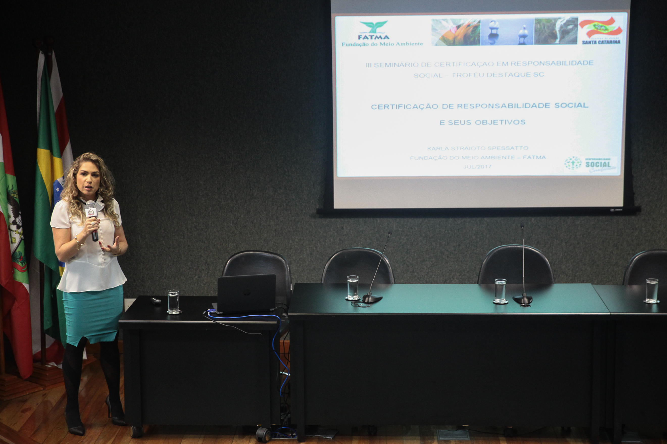 III Seminário da Certificação de Responsabilidade Social. Karla Straioto Spessatto.
