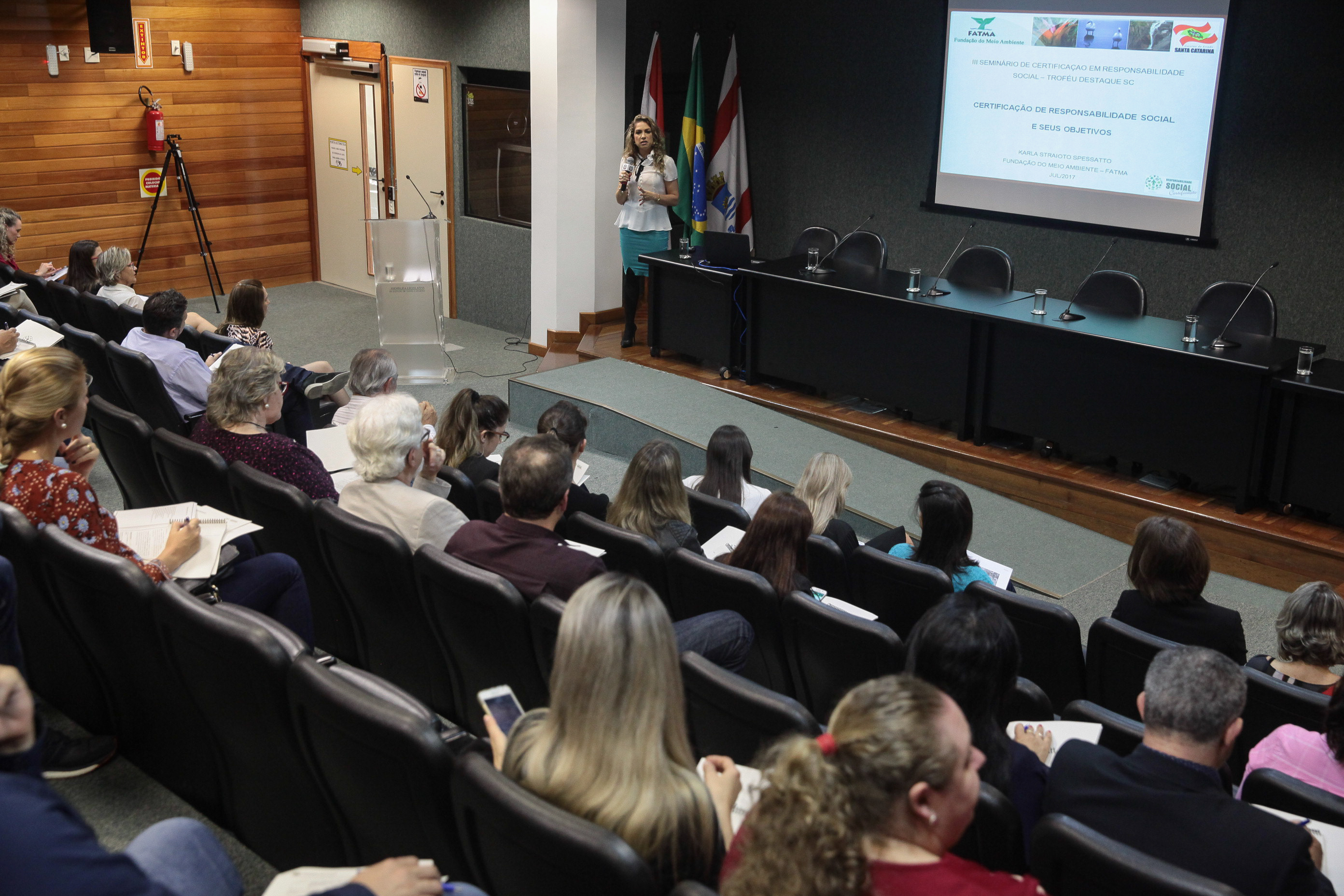 III Seminário da Certificação de Responsabilidade Social. Karla Straioto Spessatto.