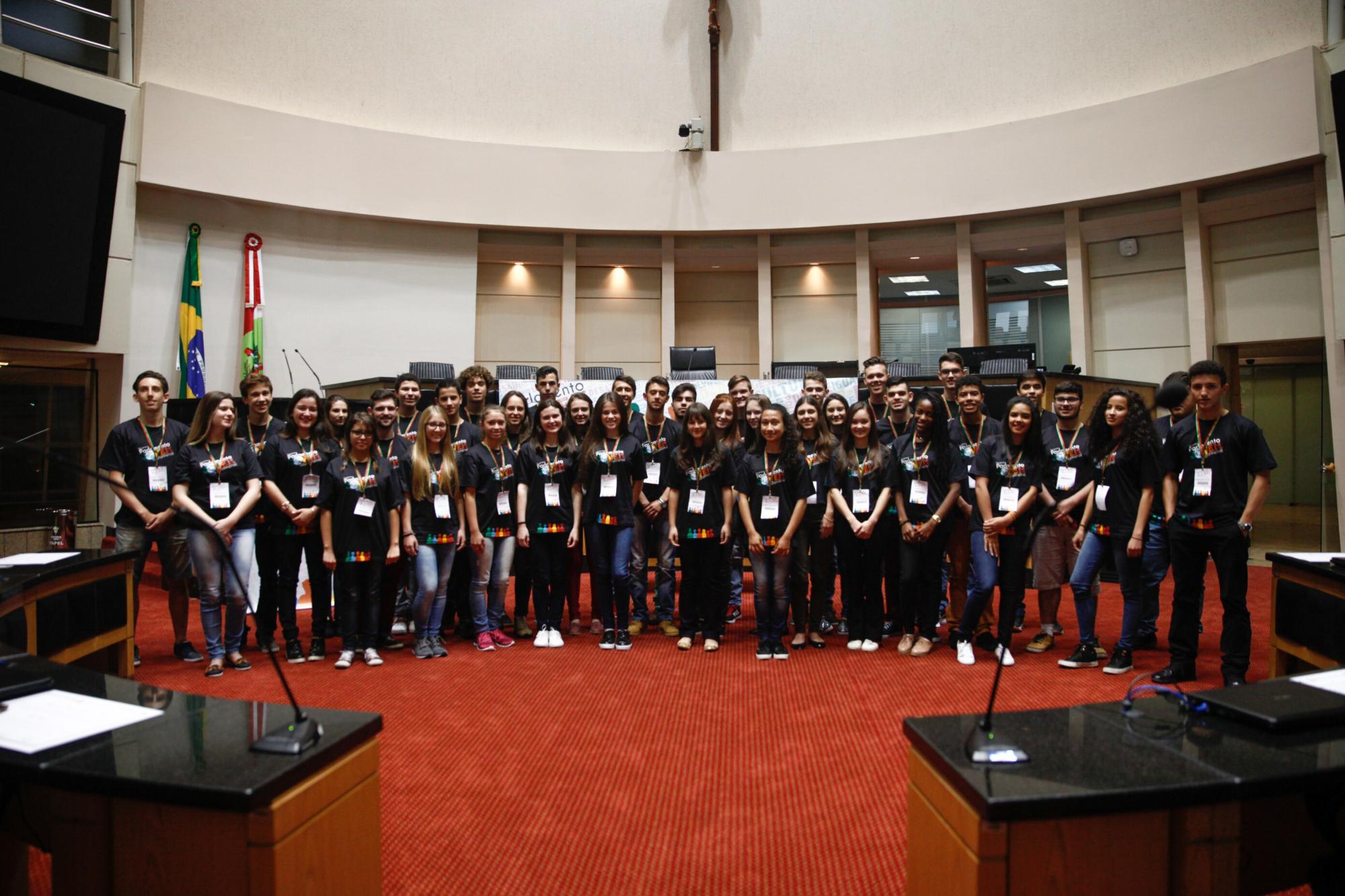 Estudantes de oito municípios catarinenses tomam posse no Parlamento Jovem