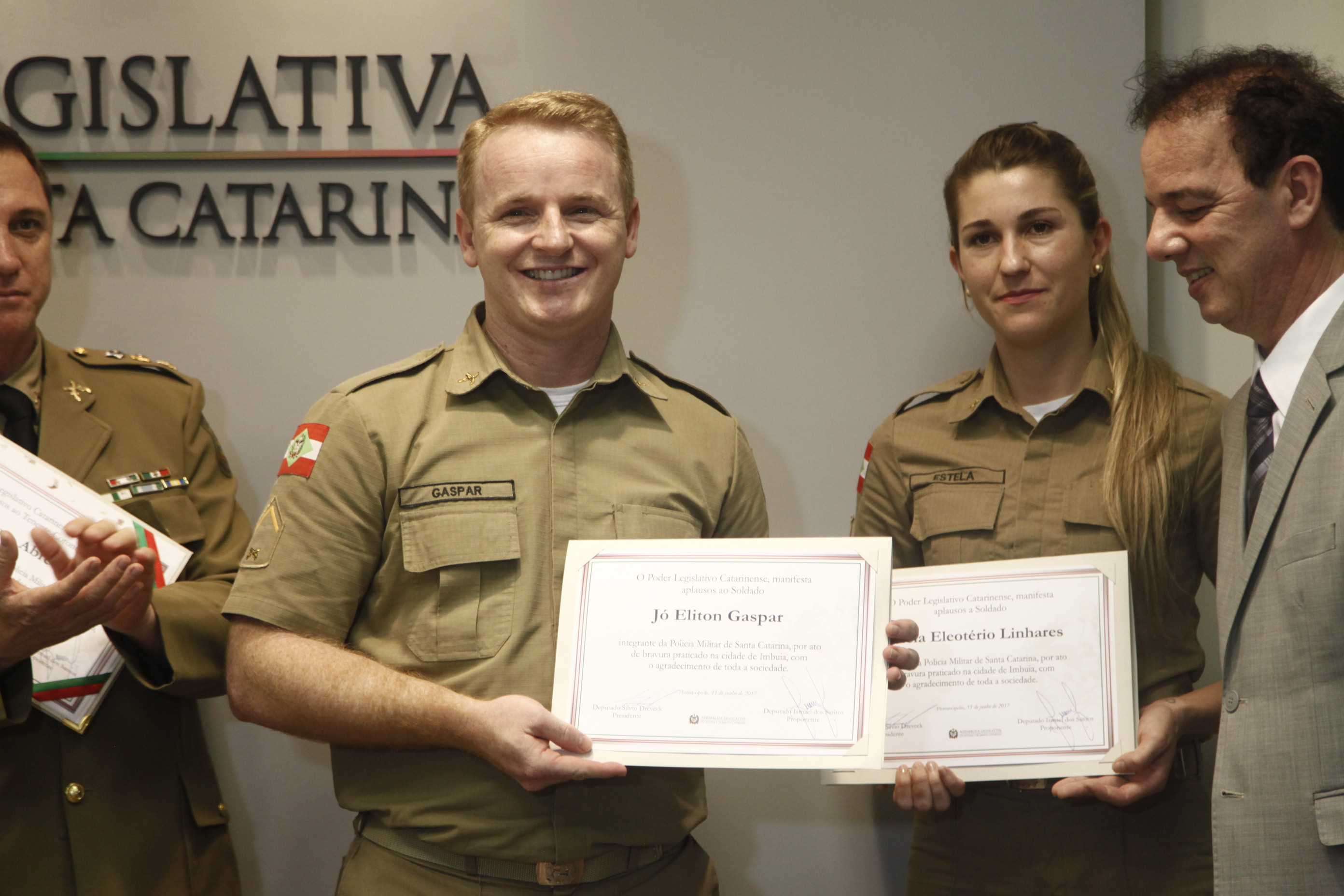 Homenagem aos Policiais Militares.