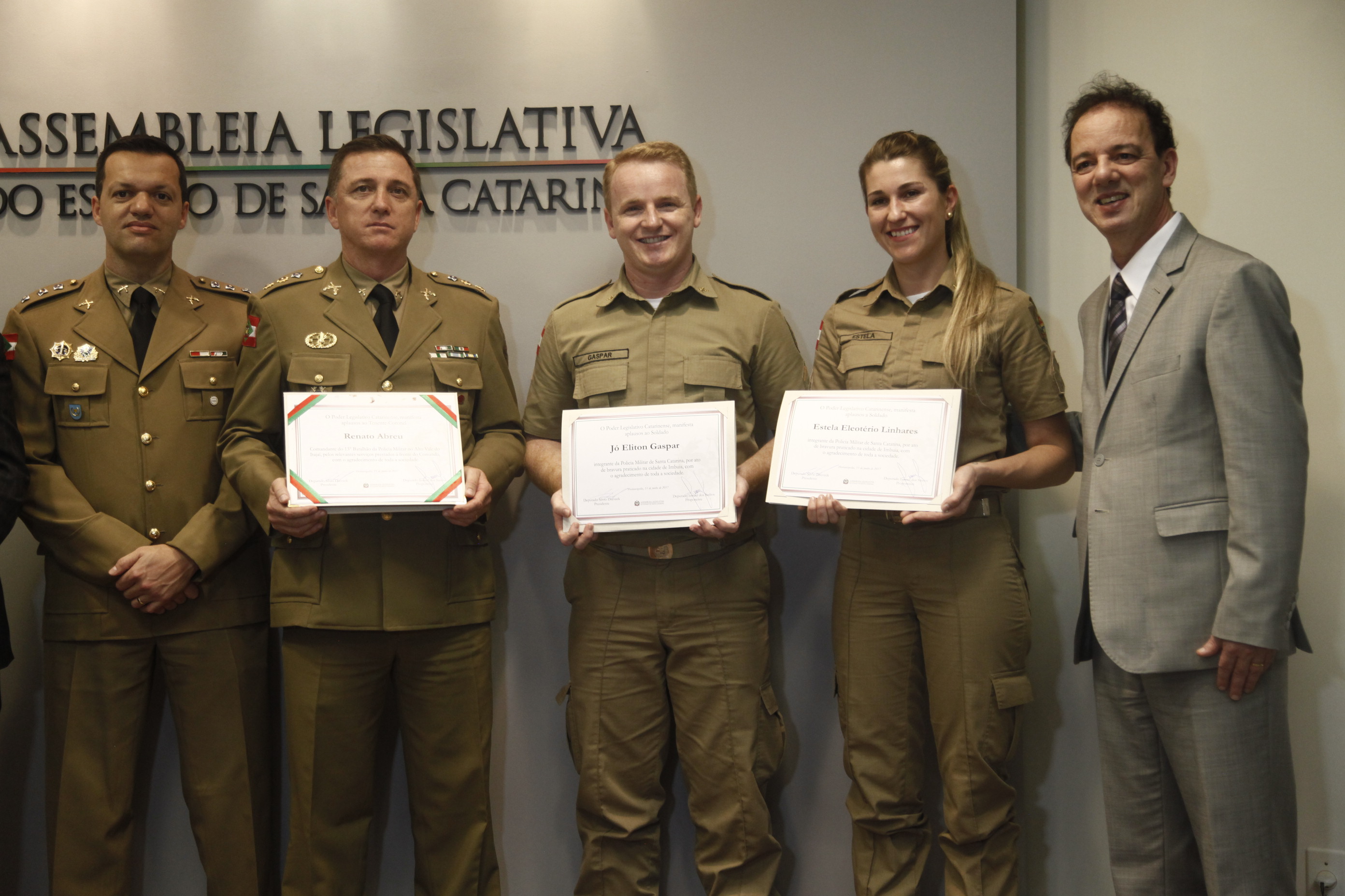 Homenagem aos Policiais Militares.