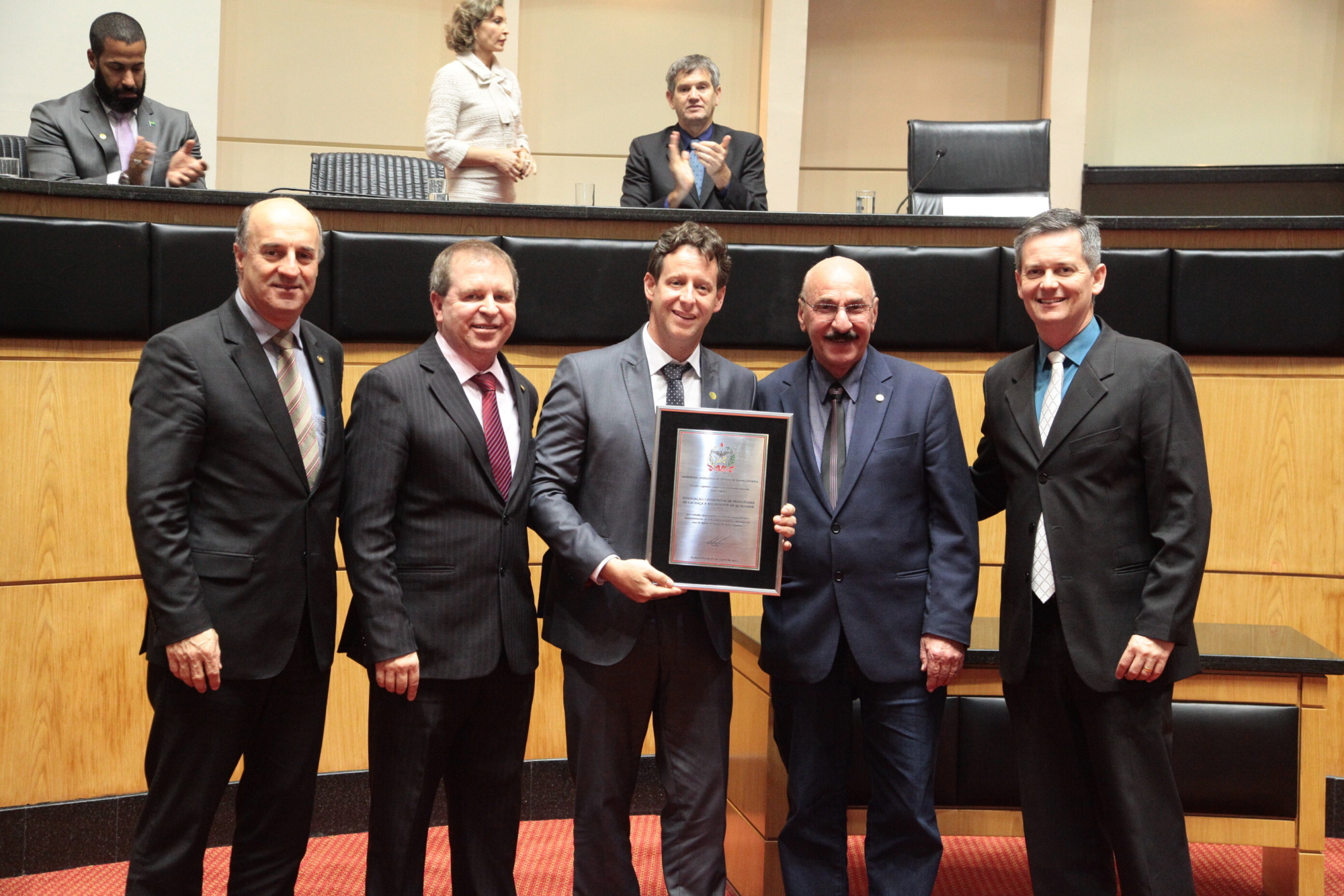 Cachaça e aguardente catarinenses recebem homenagem da Alesc