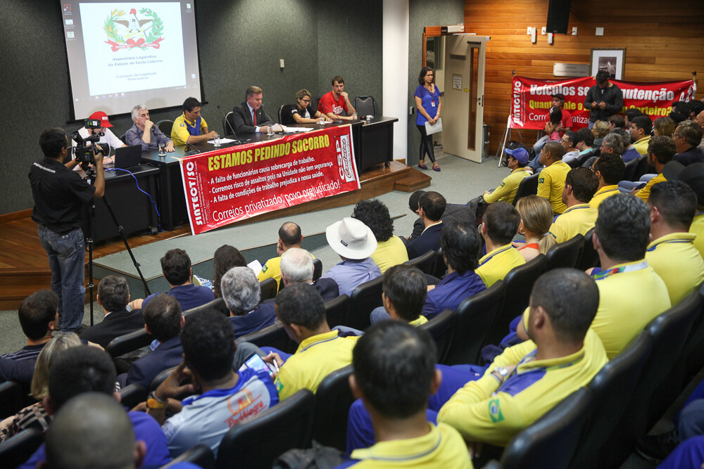 Parlamento debate futuro dos Correios