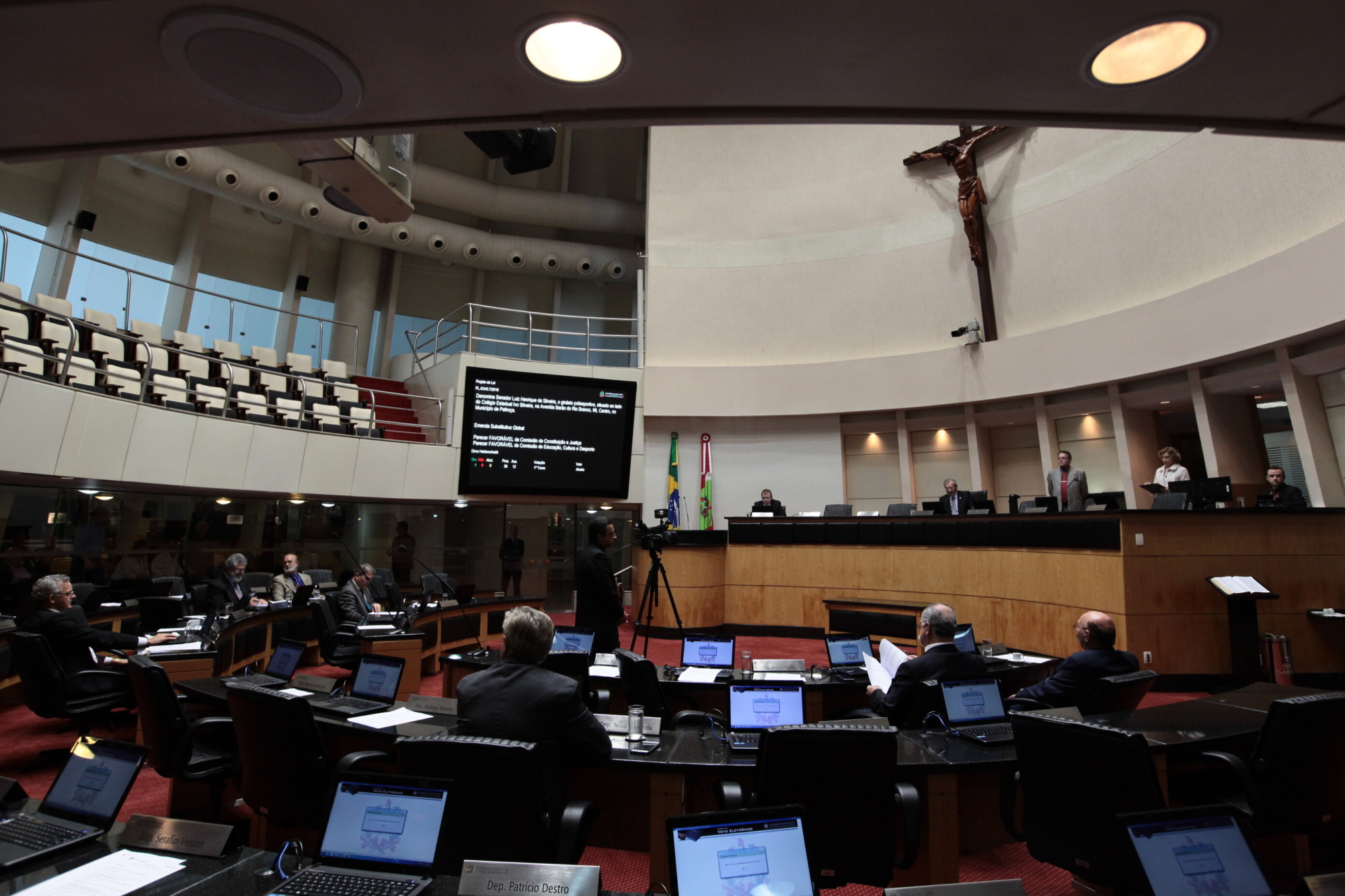 Moção sobre penitenciária gera polêmica e é retirada de votação