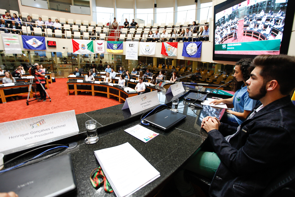 Sessão Especial do Parlamento Jovem Catarinense.