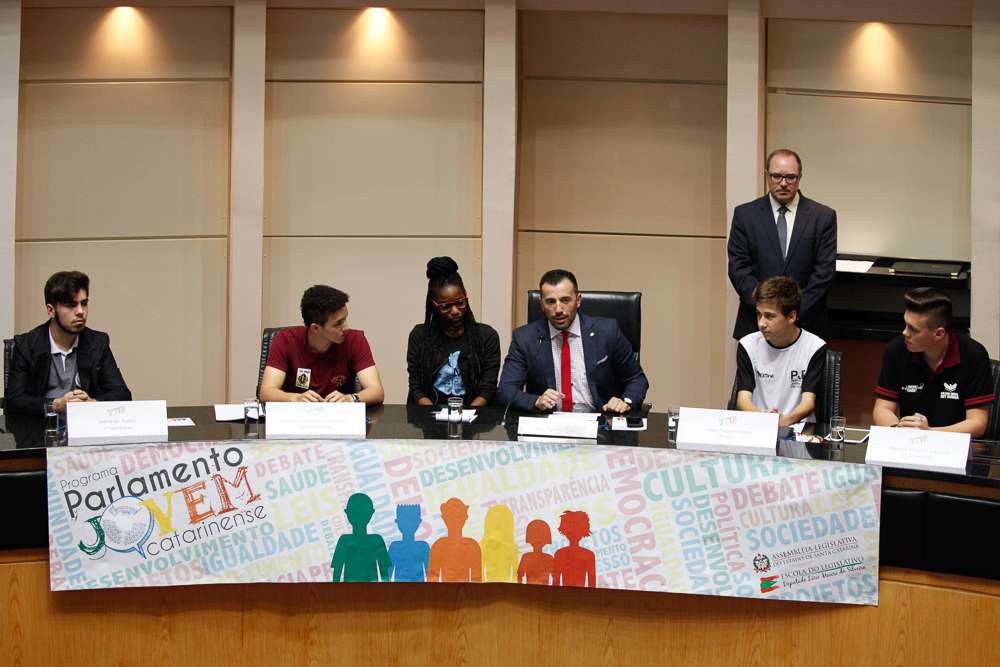 Sessão Especial do Parlamento Jovem Catarinense.