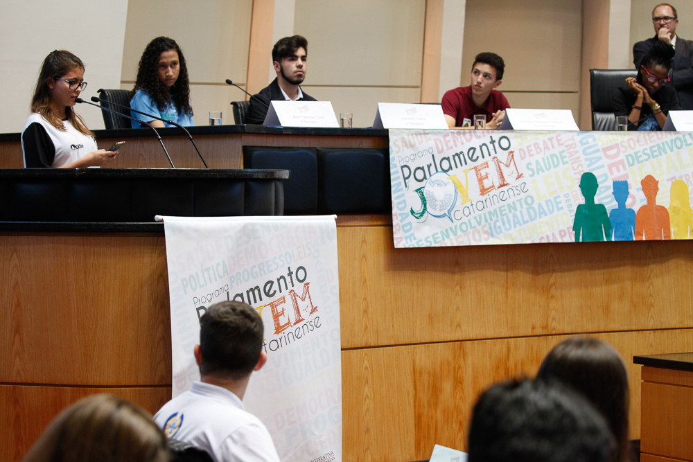 Sessão Especial do Parlamento Jovem Catarinense.