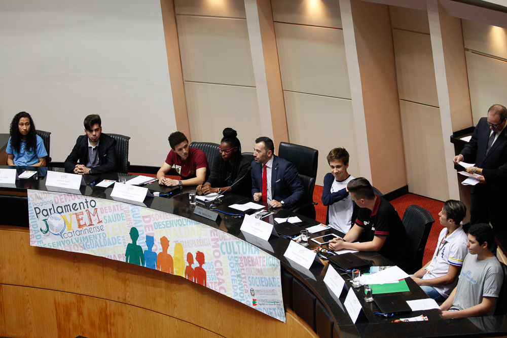 Sessão Especial do Parlamento Jovem Catarinense.