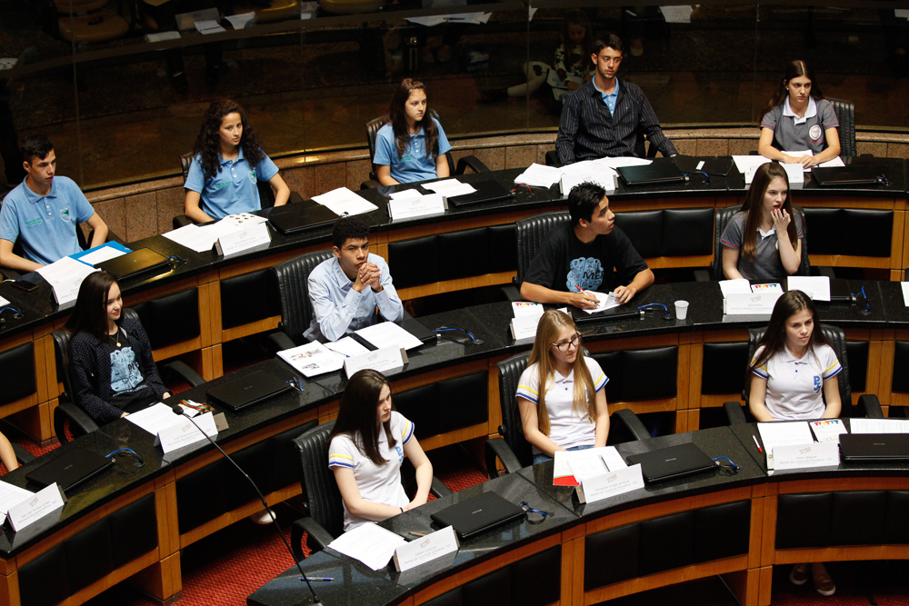 Sessão Especial do Parlamento Jovem Catarinense.