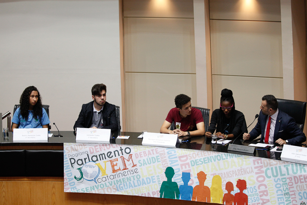 Sessão Especial do Parlamento Jovem Catarinense.