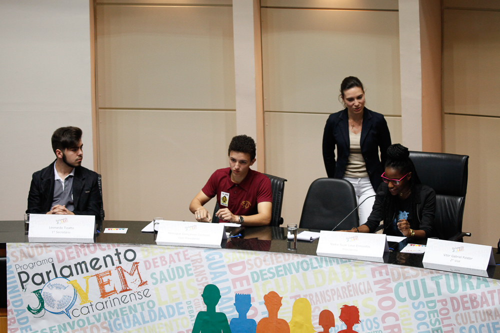 Sessão Especial do Parlamento Jovem Catarinense.