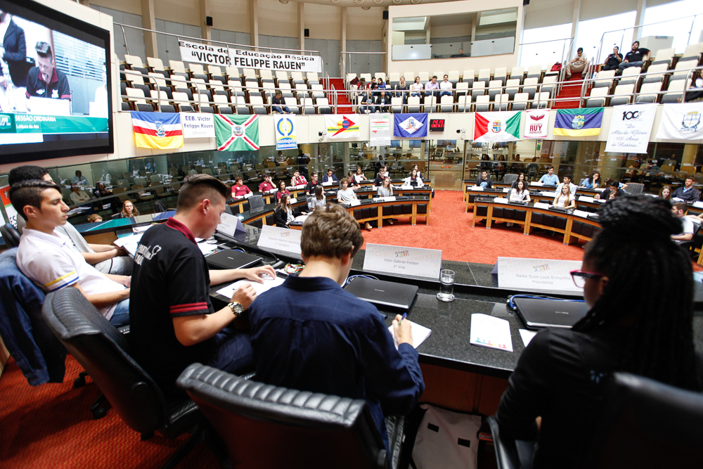 Sessão Especial do Parlamento Jovem Catarinense.