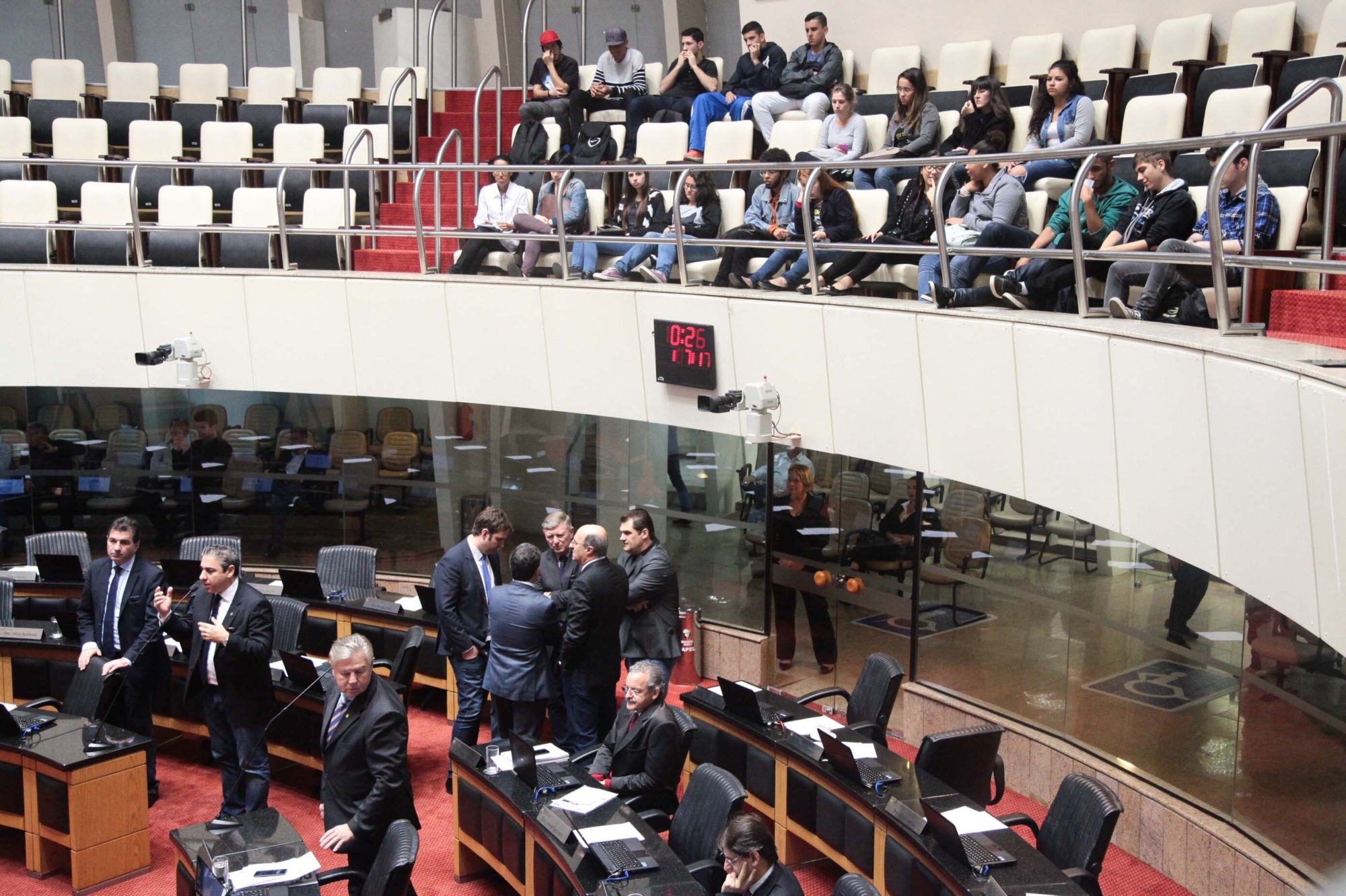 Parlamentares repercutem condenação de Lula na última sessão do semestre