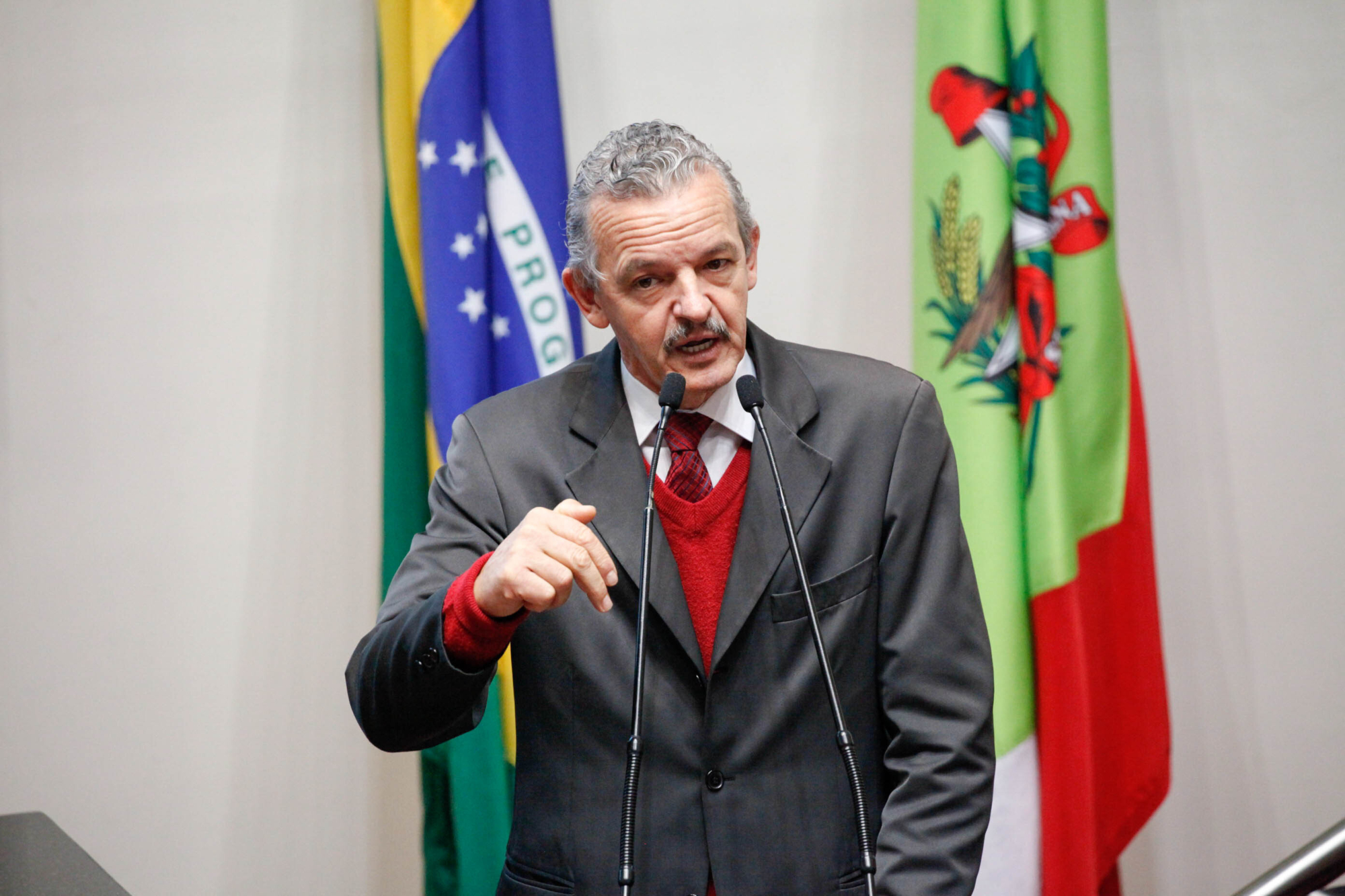 Pronunciamentos dos deputados na sessão desta quinta (13)