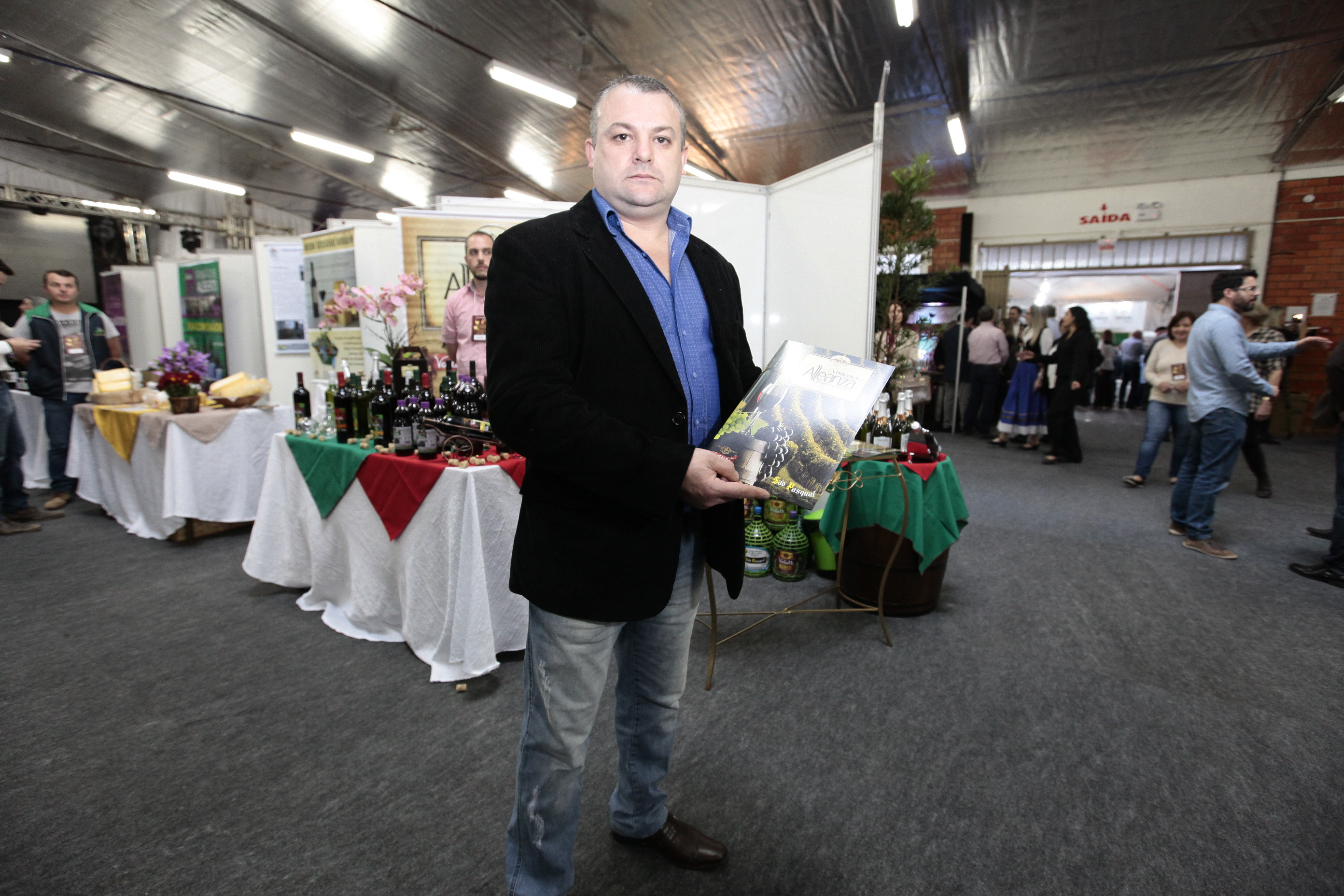 VI Mostra do Vinho Catarinense. Odair Vailati, dono da Vinicola Vailatti.