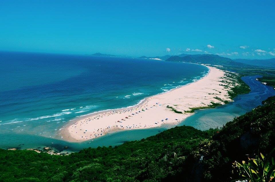 Praia da Guarda do Embaú recebe certificação como reserva mundial do surfe