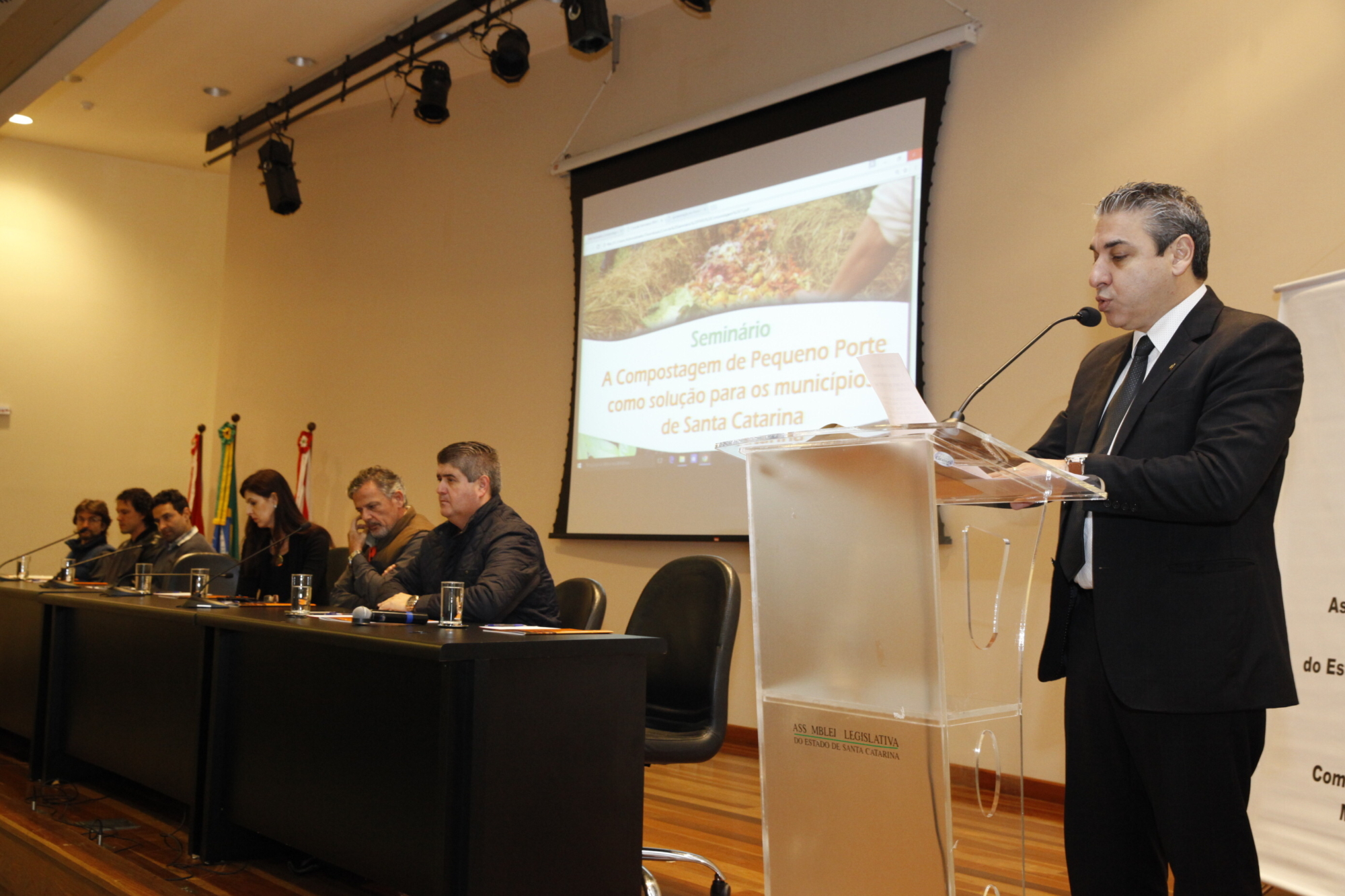 Evento debate compostagem como alternativa aos aterros sanitários