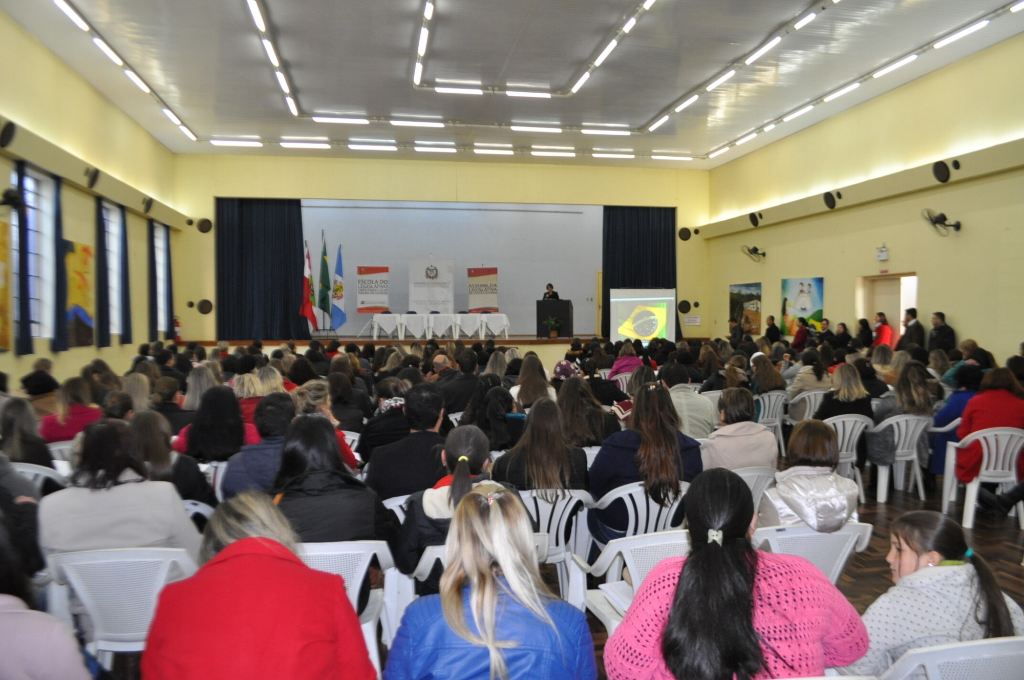 Seminário debate ações para inclusão de estudantes com deficiência no ensino regular