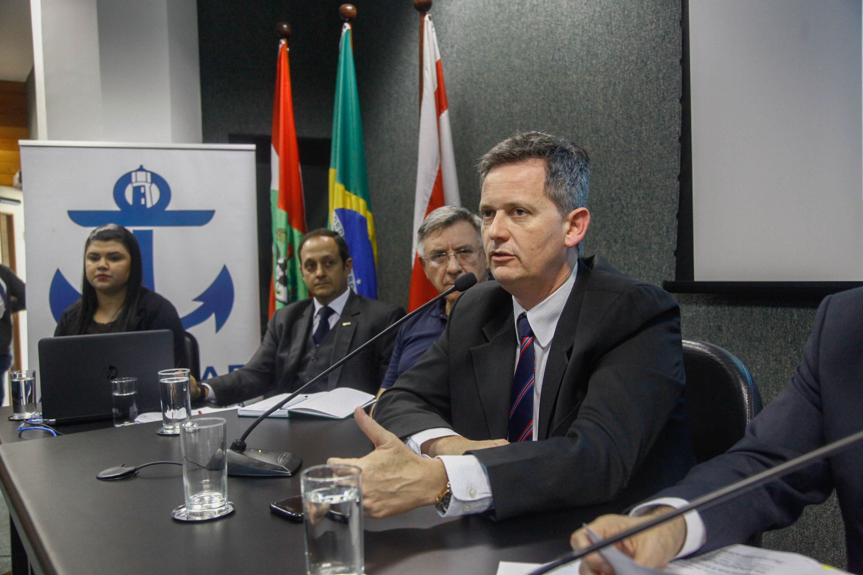 Frente Parlamentar para o Desenvolvimento do Setor Náutico.