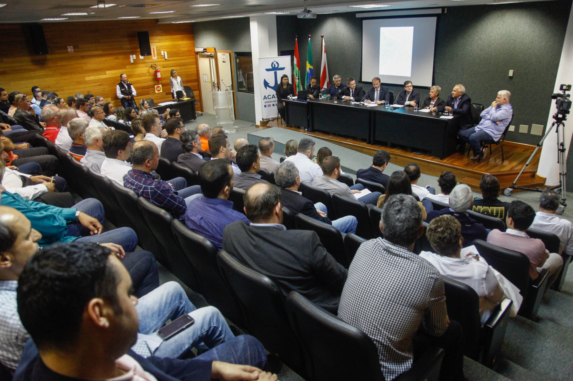 Empresários prestigiam instalação da Frente do Setor Náutico