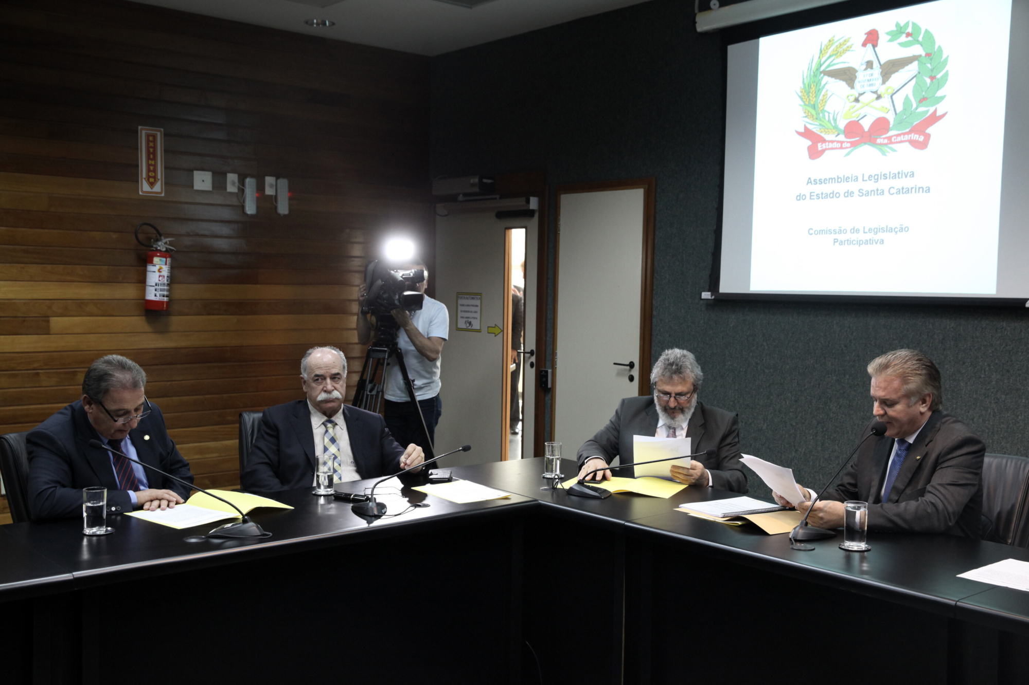 Comissão aprova seminário sobre pessoas LGBT no mercado de trabalho