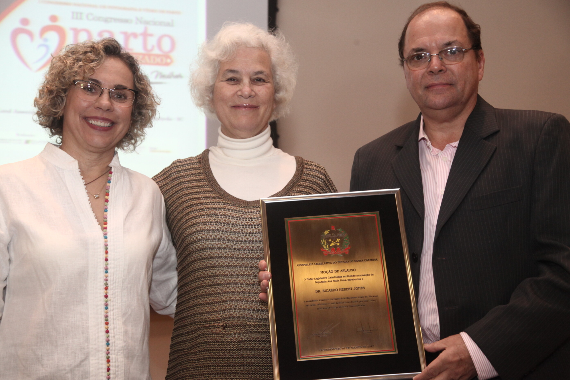 Obstetra Ricardo Jones é homenageado no Congresso do Parto Humanizado