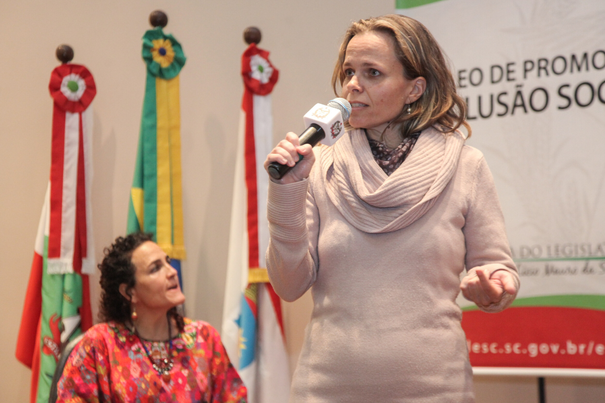Marcela Flueti, naturóloga, doula, psicoterapeuta corporal e aprendiz de parteira