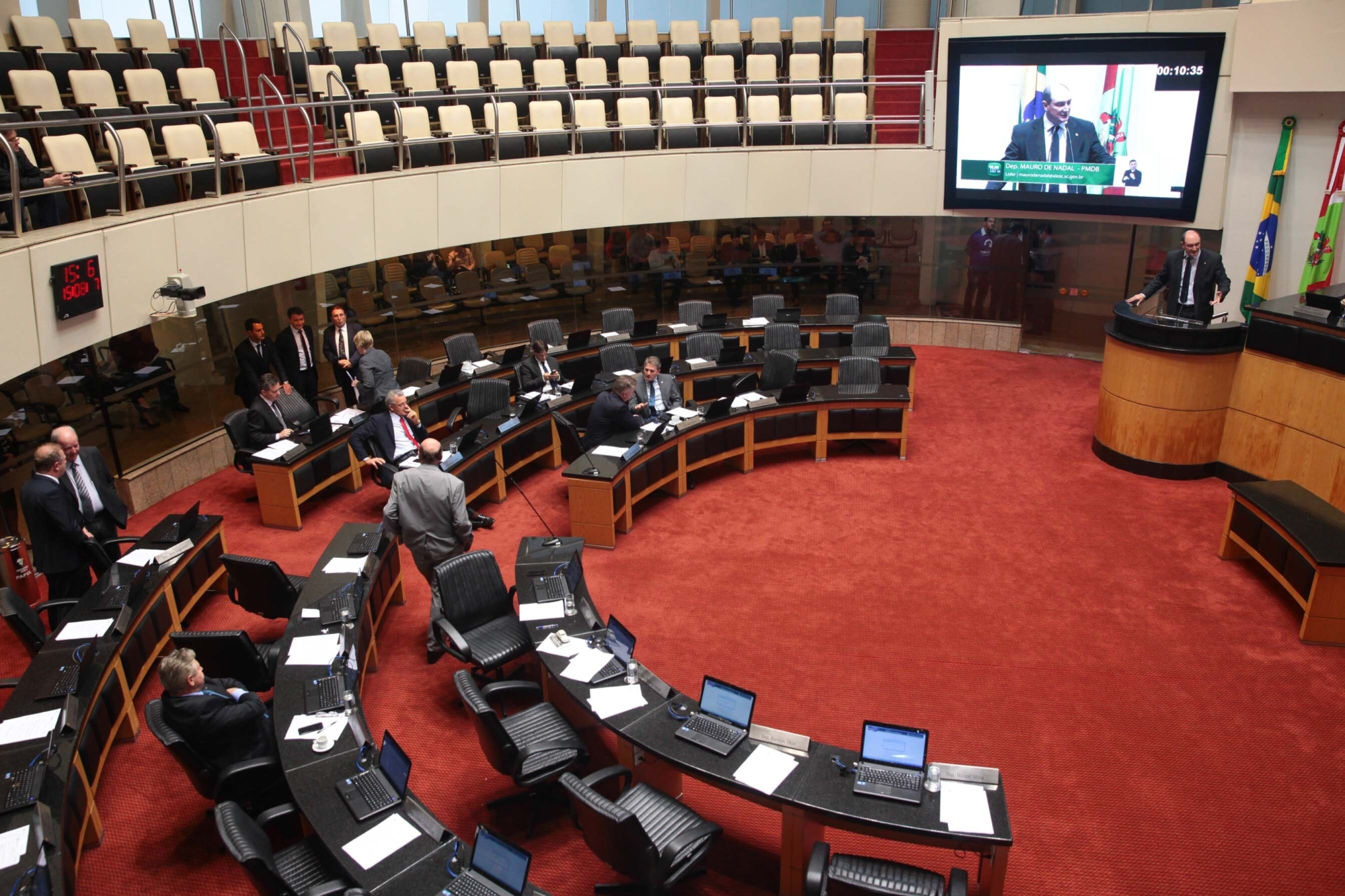 Cota mínima de 10% para as mulheres na PM é aprovada em primeiro turno