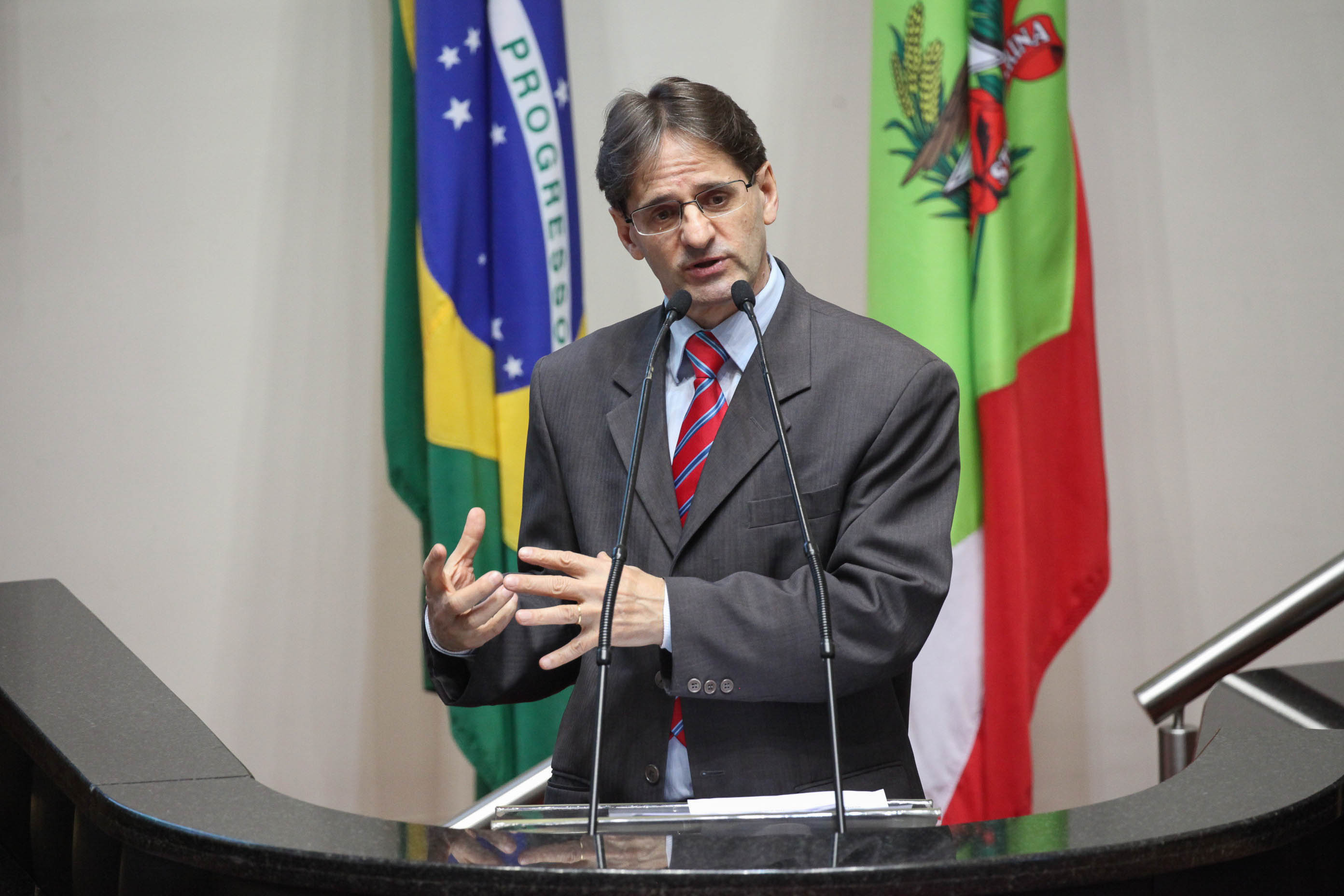 Deputado Neodi Saretta (PT).  Sessão Ordinária.