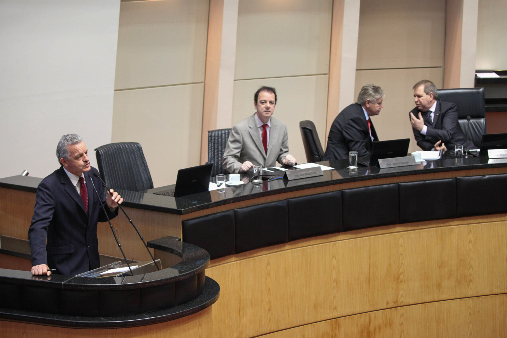 Plenário debate proposta de fundo de financiamento público de campanha