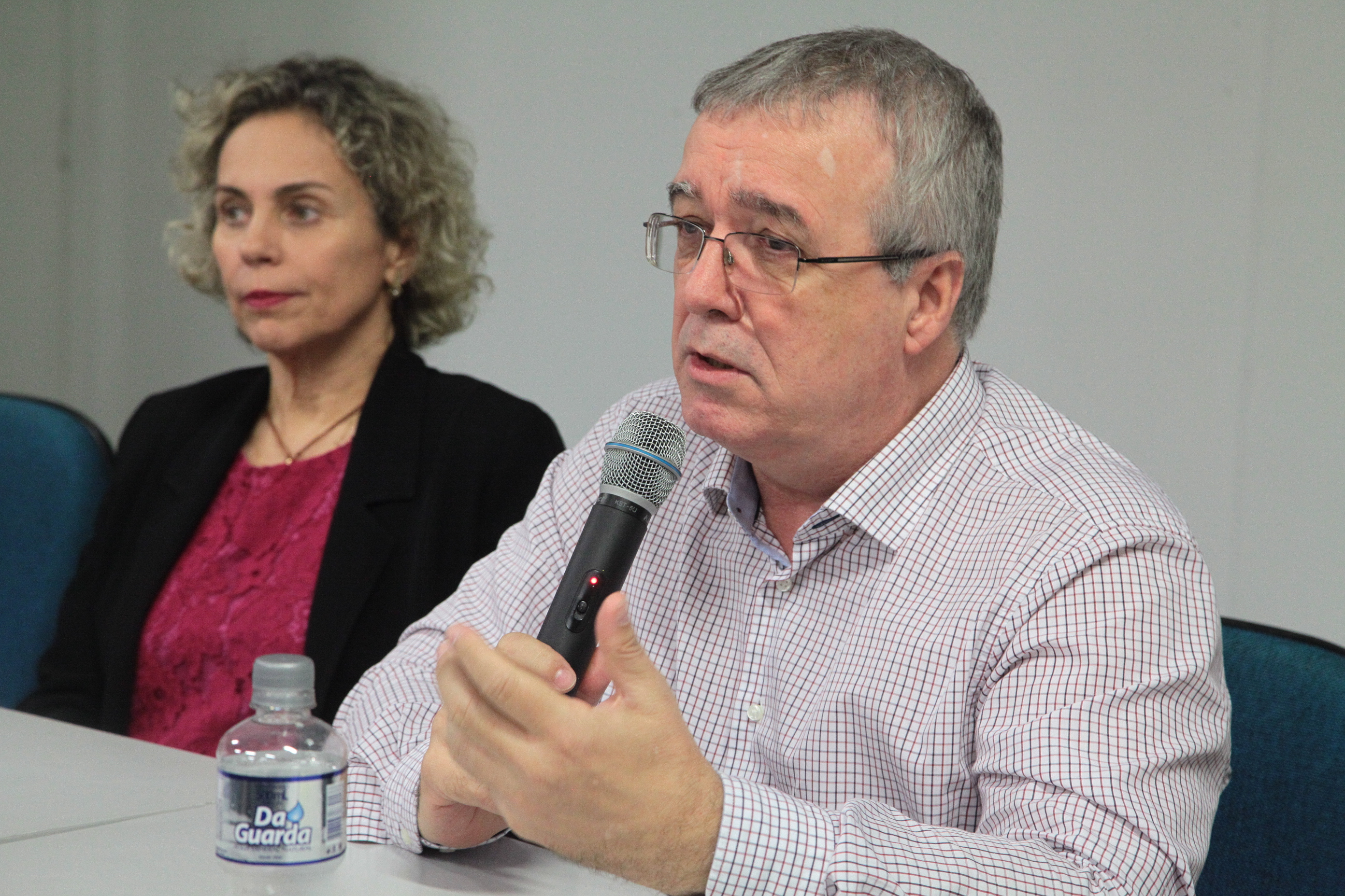 Seminário Lar Legal em Blumenau. Deputada Ana Paula Lima e desembargador Lédio Rosa de Andrade