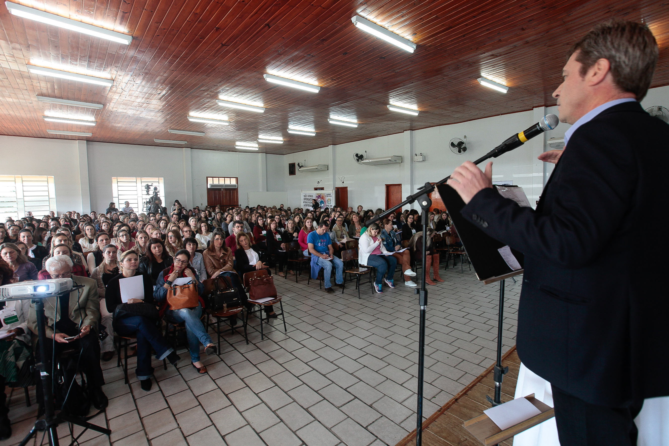 Seminário sobre o Transtorno do Espectro Autista: Conhecer para instruir.