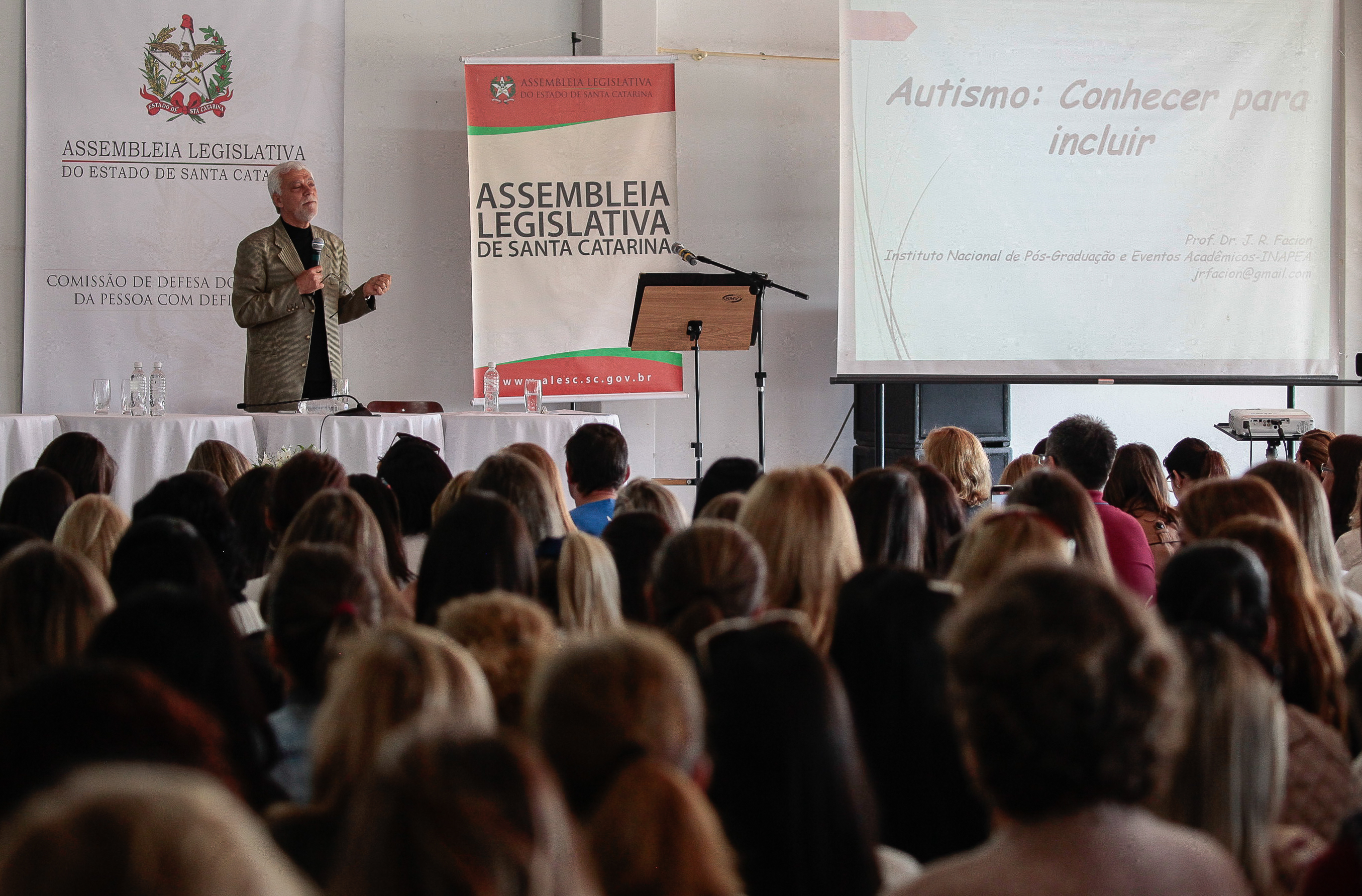 Seminário sobre o Transtorno do Espectro Autista: Conhecer para instruir.