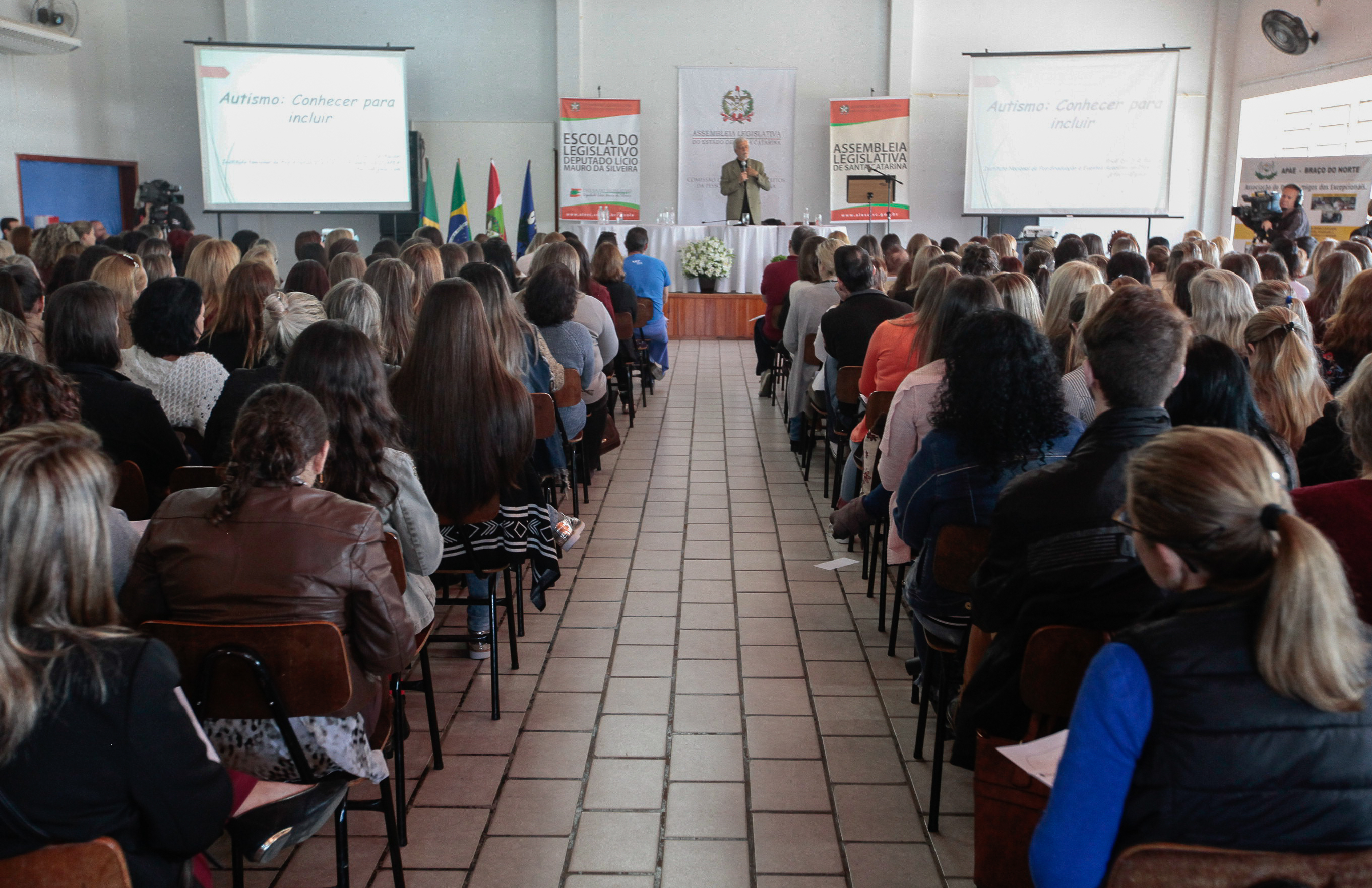 Seminário sobre o Transtorno do Espectro Autista: Conhecer para instruir.
