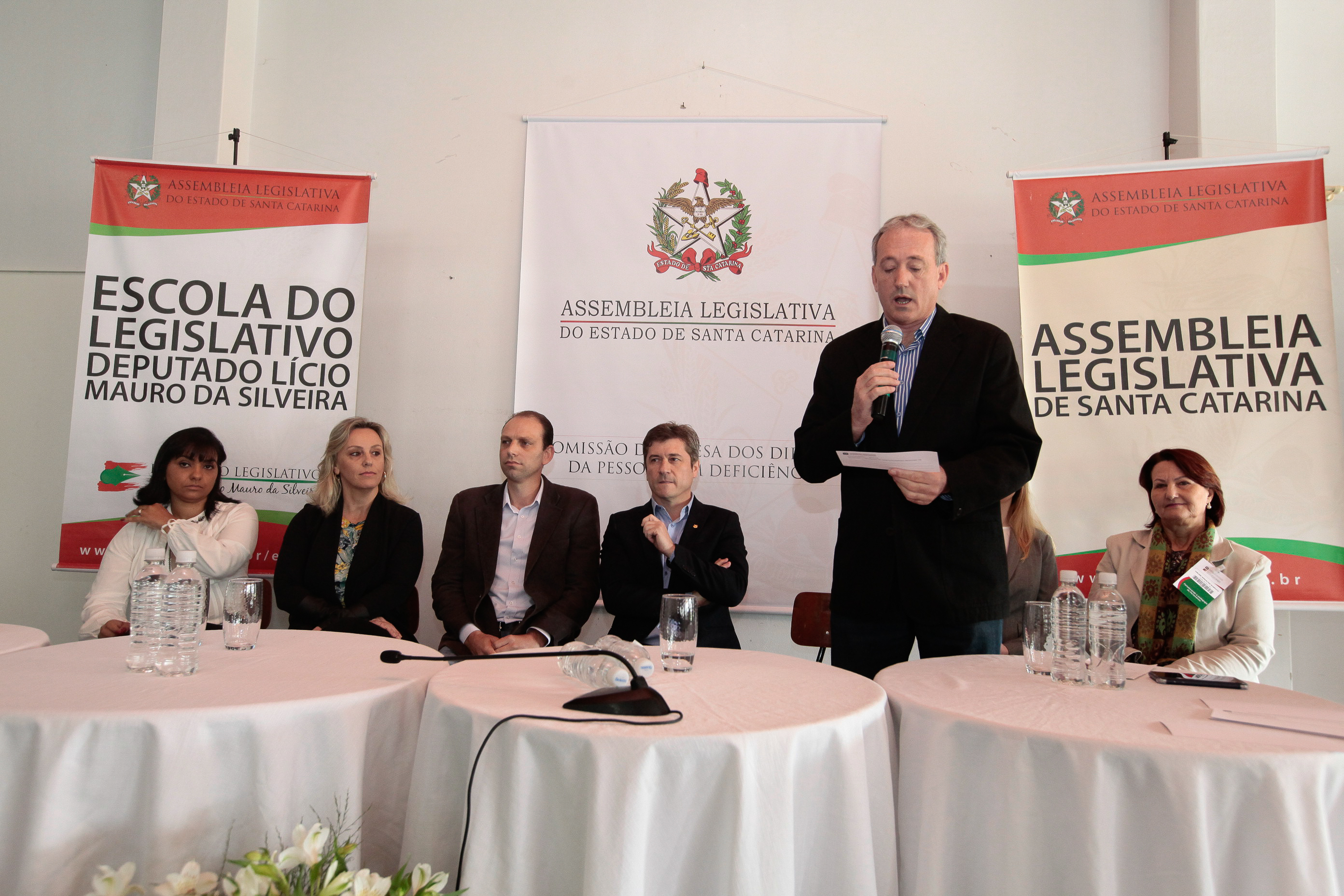Seminário sobre o Transtorno do Espectro Autista: Conhecer para instruir.