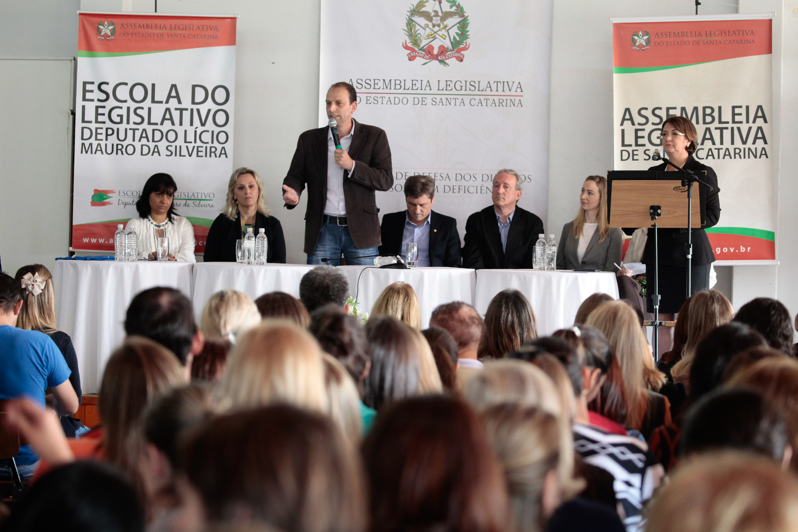 Seminário sobre o Transtorno do Espectro Autista: Conhecer para instruir.