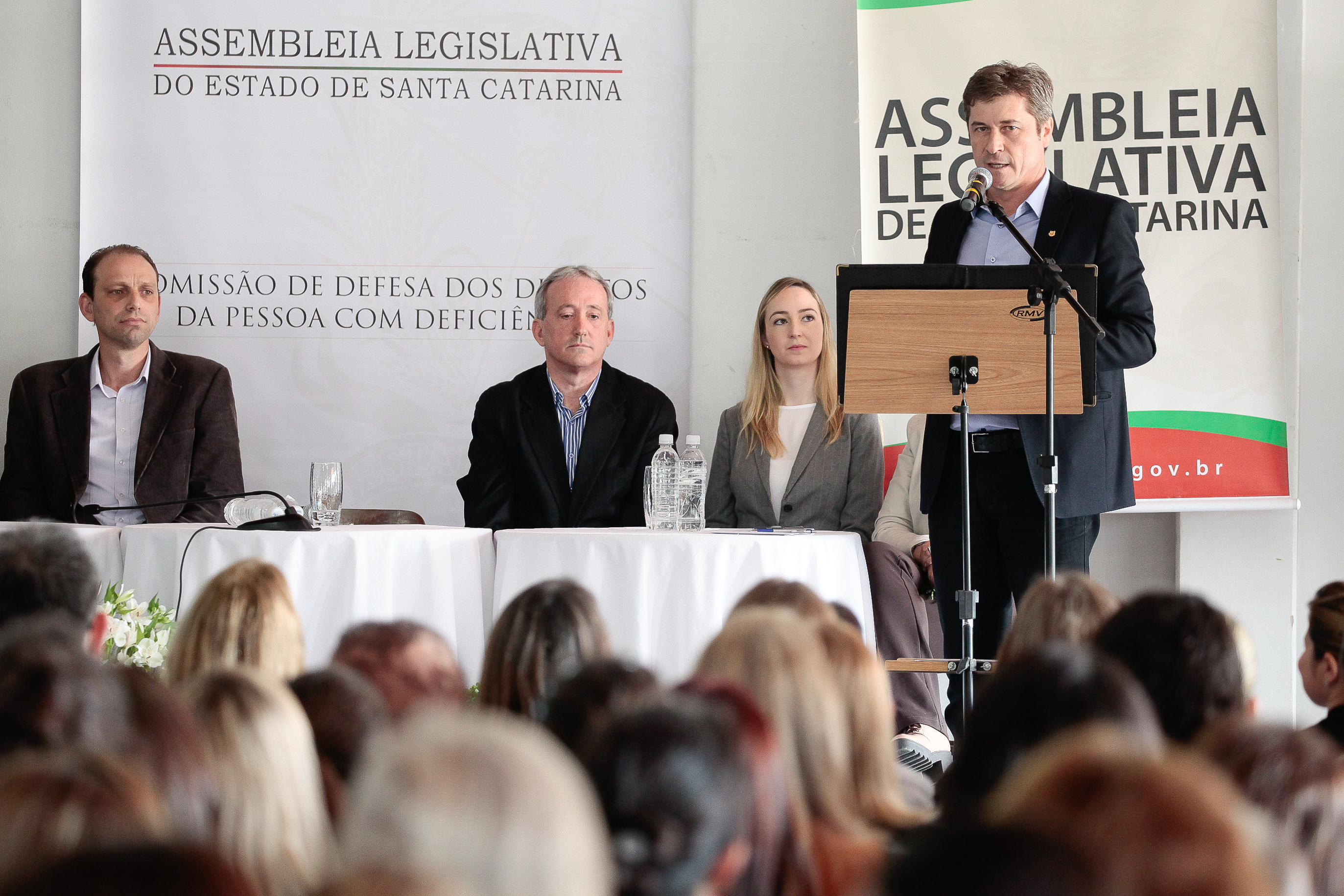 Seminário sobre o Transtorno do Espectro Autista: Conhecer para instruir.