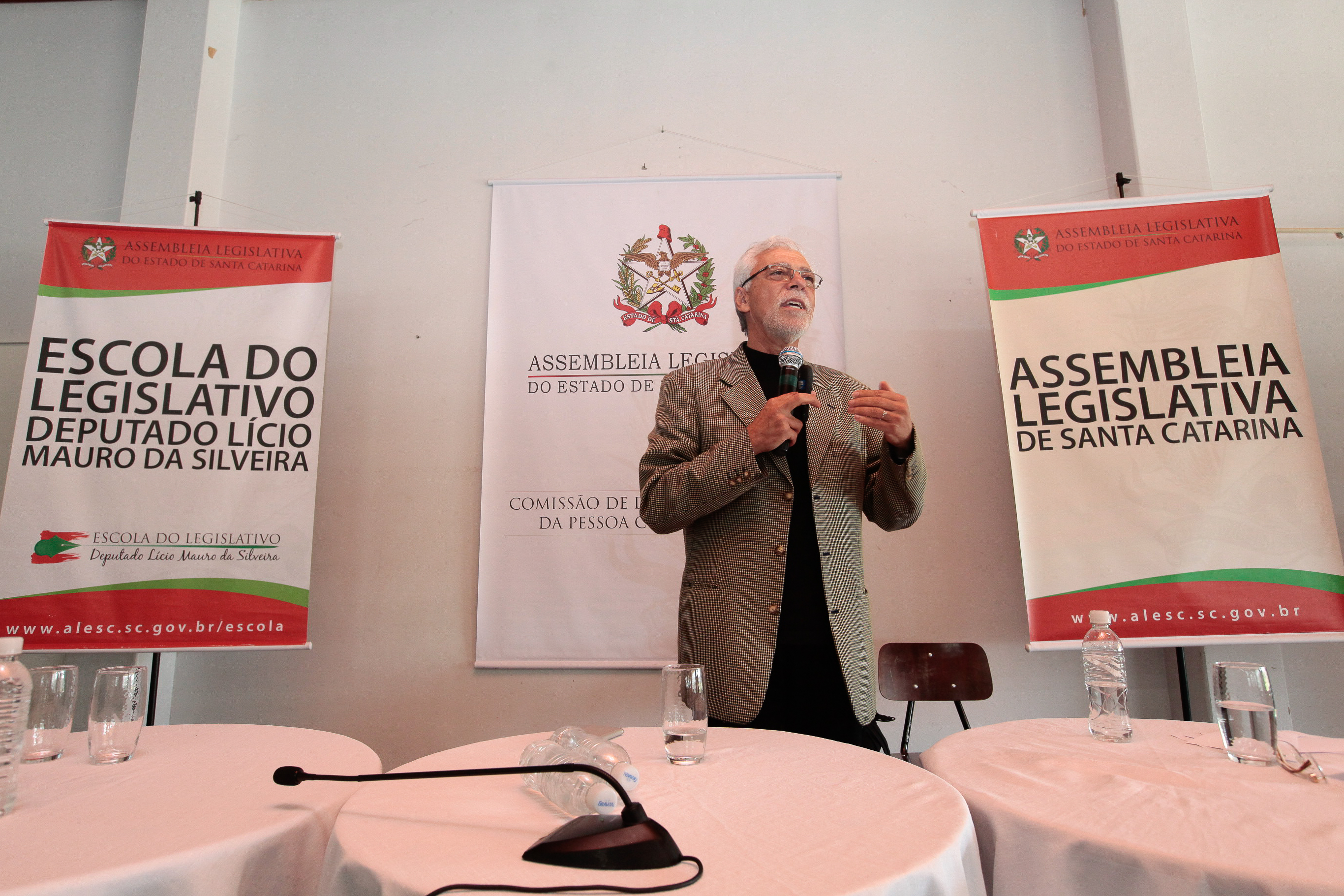 Seminário sobre o Transtorno do Espectro Autista: Conhecer para instruir. José Raimundo Facion.