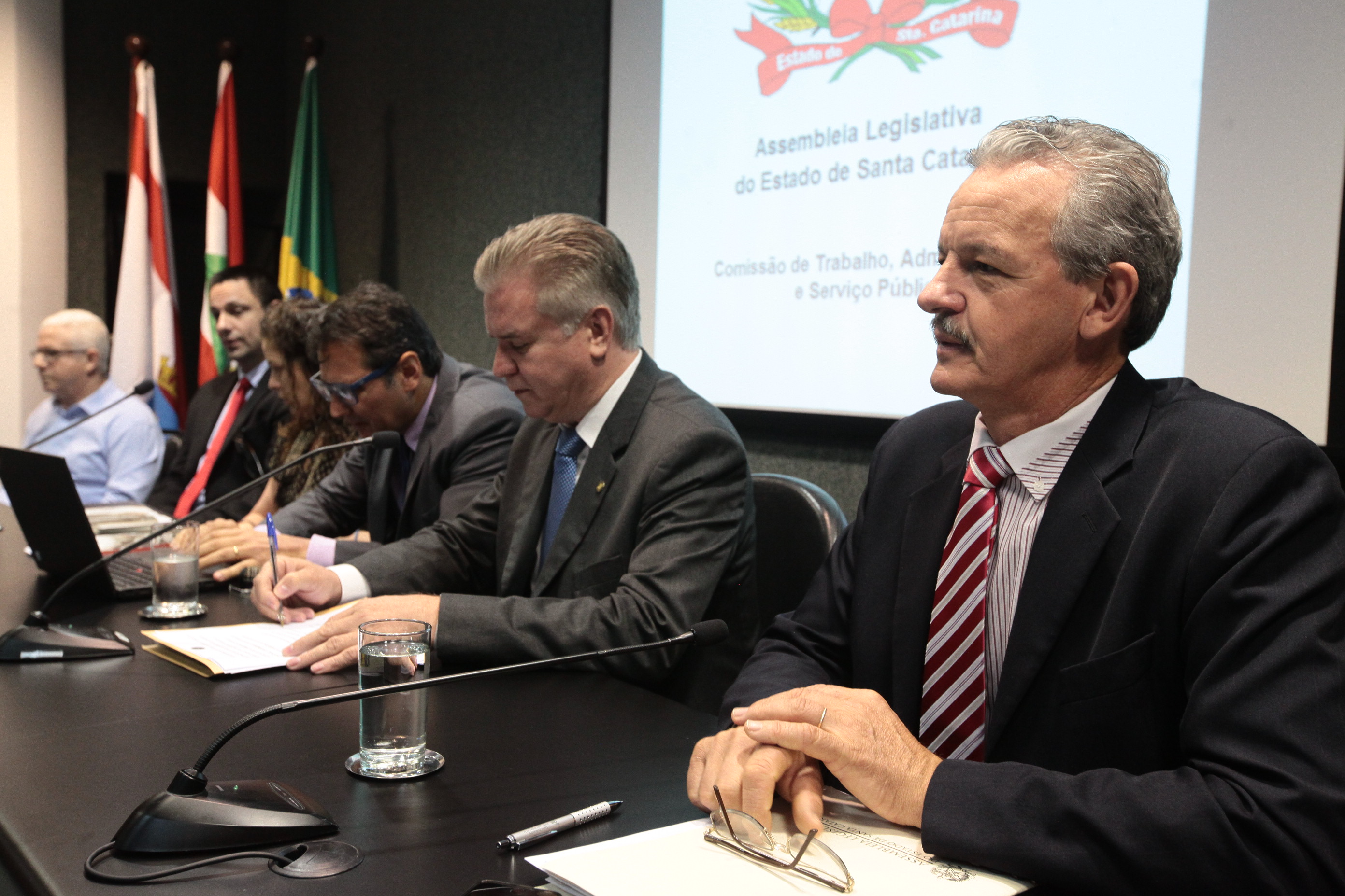 Comissão de Trabalho promove audiência pública para tratar do PLC 14.2/2016 que altera a Lei do Fundo de Reaparelhamento da Justiça.