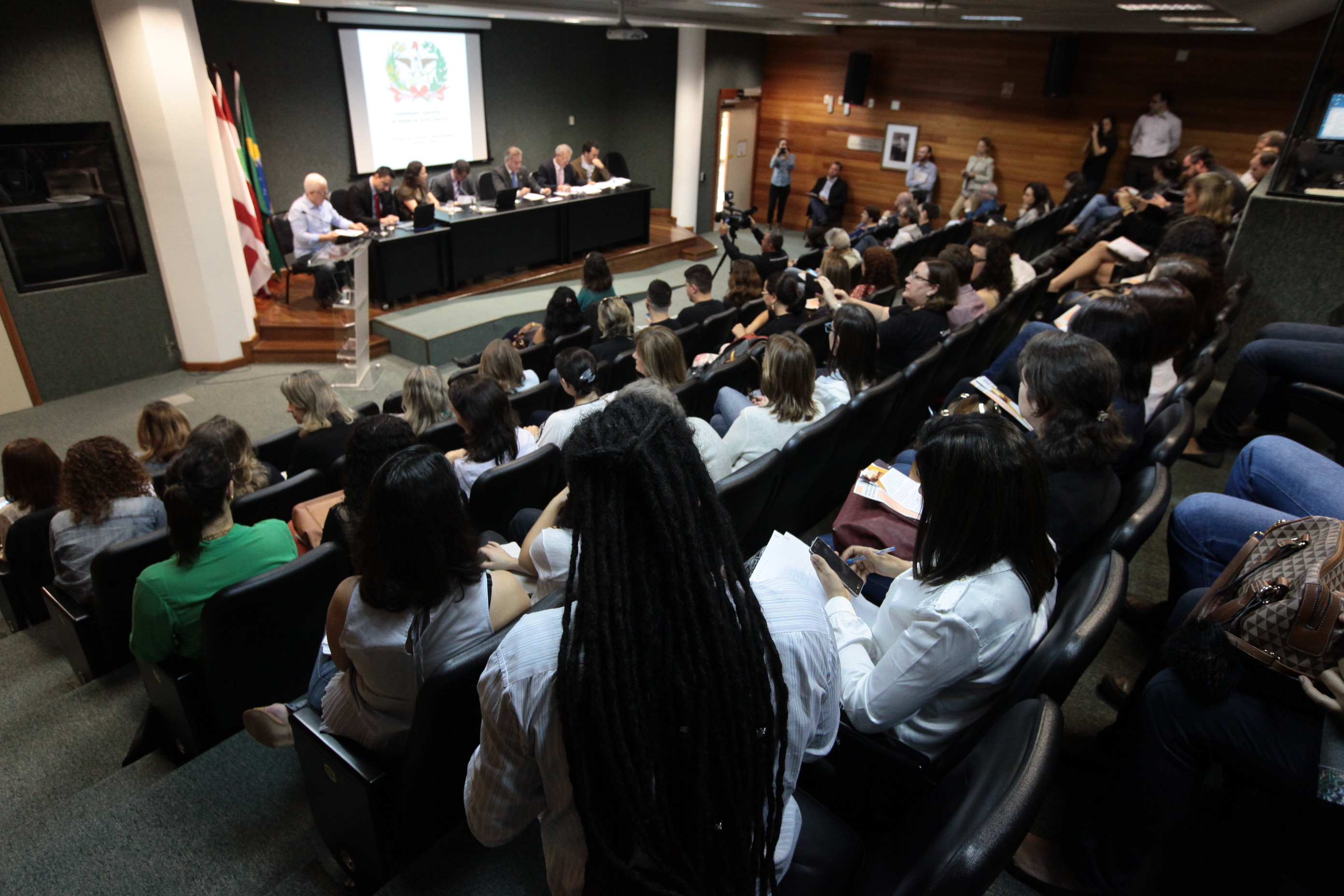 Comissão de Trabalho promove audiência pública para tratar do PLC 14.2/2016 que altera a Lei do Fundo de Reaparelhamento da Justiça.
