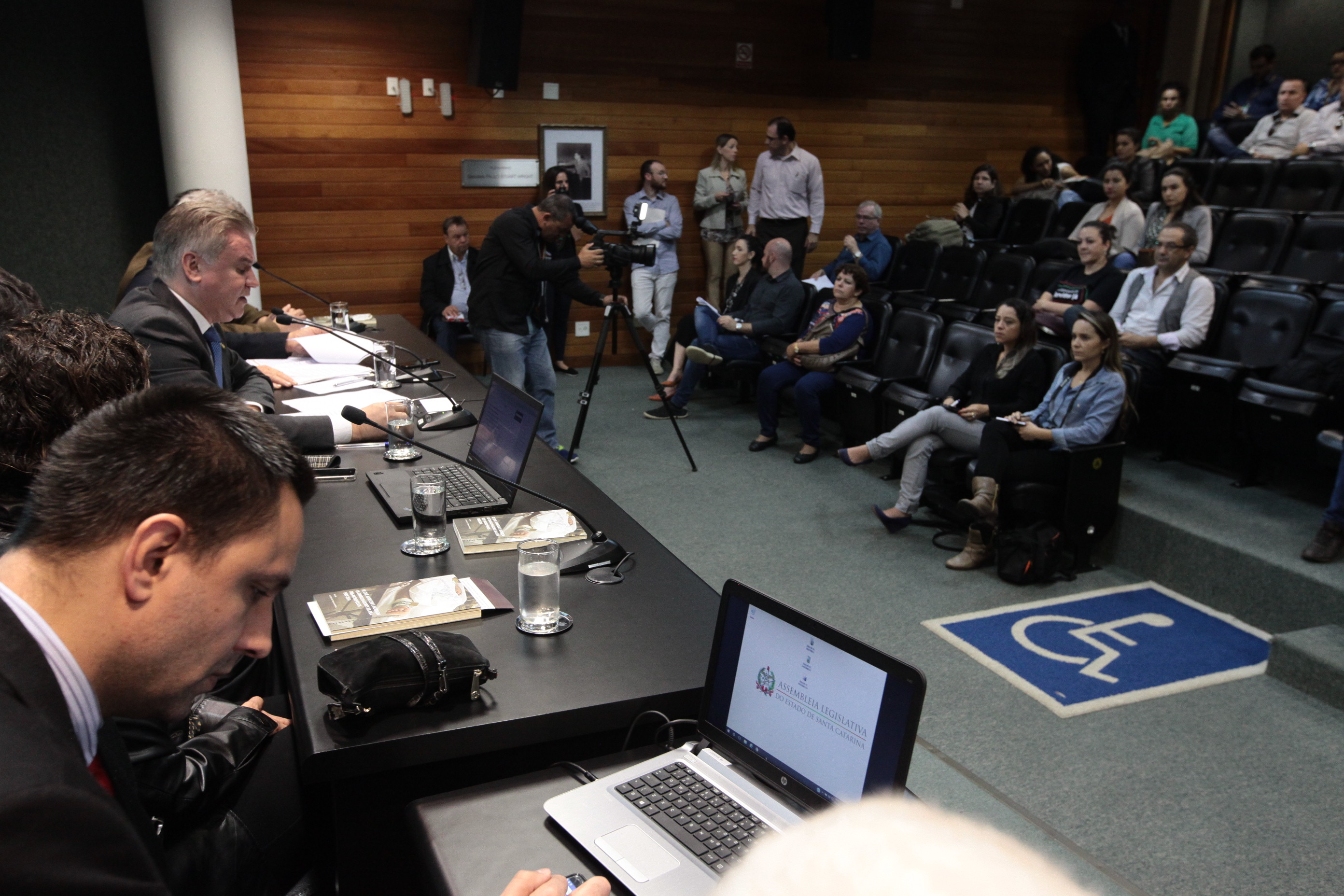 Comissão de Trabalho promove audiência pública para tratar do PLC 14.2/2016 que altera a Lei do Fundo de Reaparelhamento da Justiça.