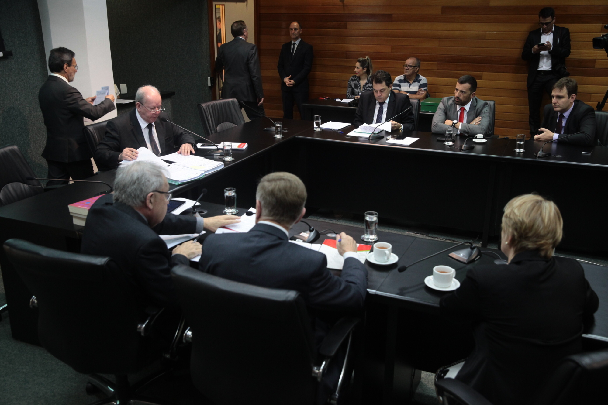 Avança projeto que fixa multa pelo descumprimento da lei das doulas