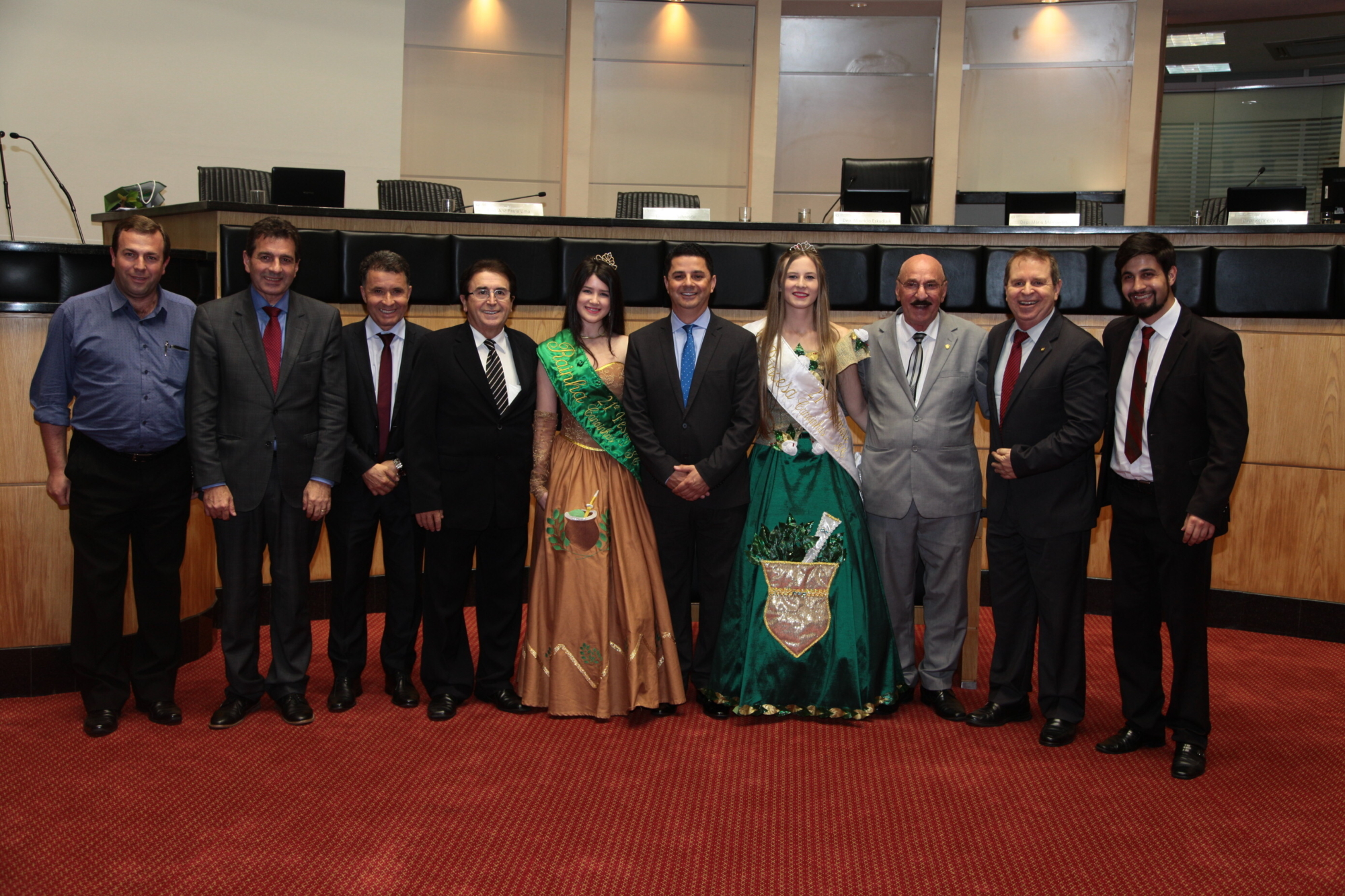 Parlamentares e a comitiva de Canoinhas