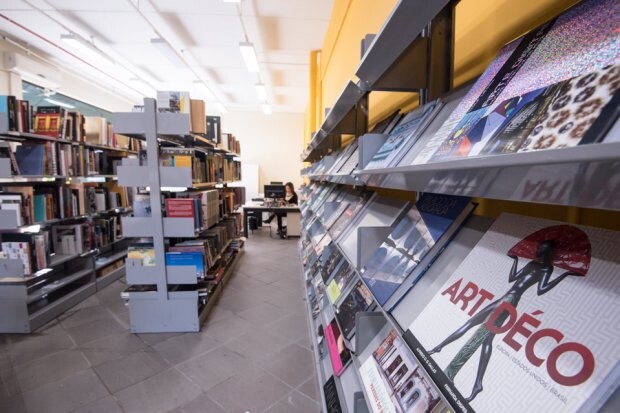 CIC reabre biblioteca e leitor poderá interagir com coleções