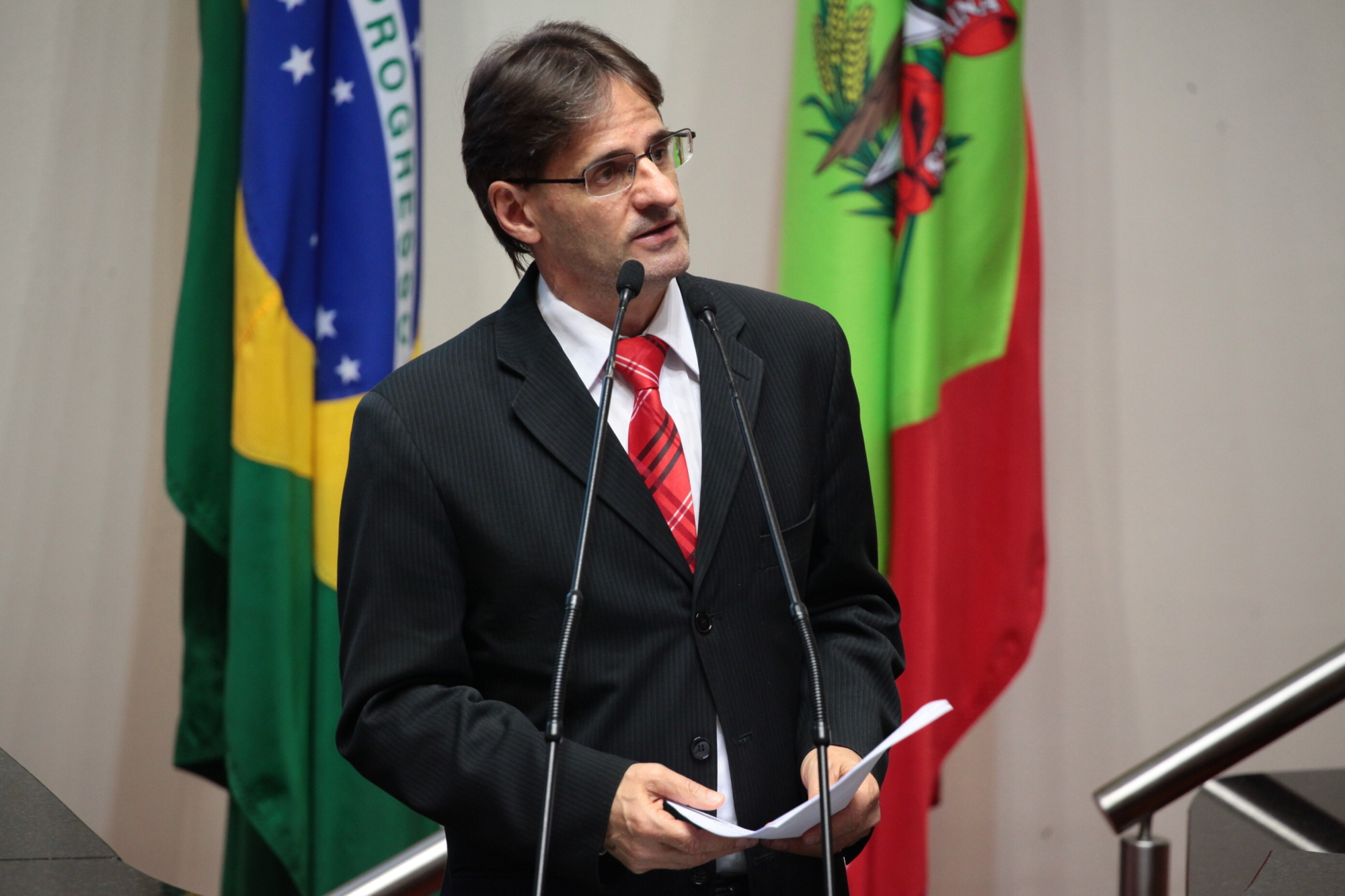 Saretta diz que saúde catarinense está em coma e cobra ações do governo