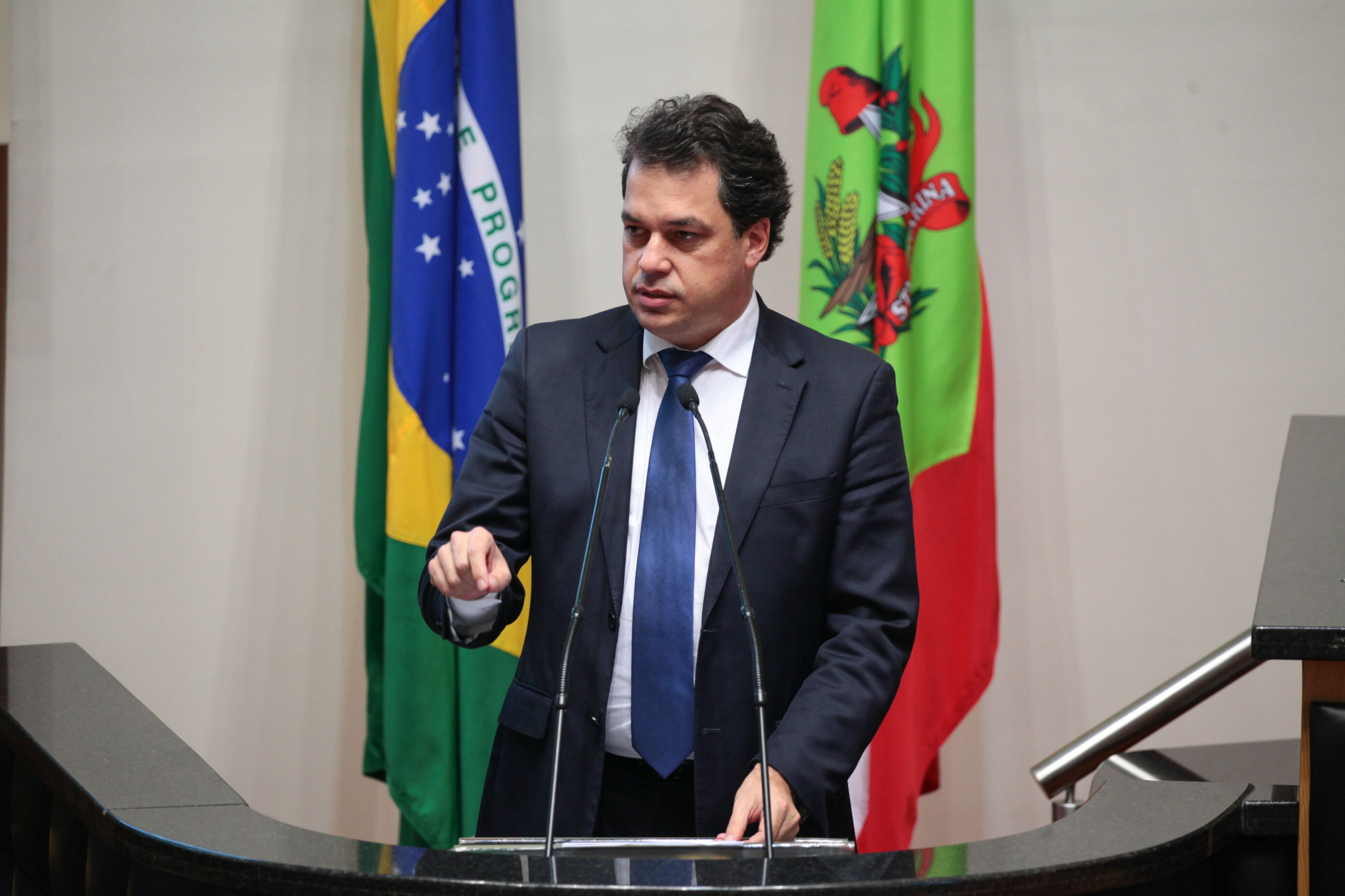 Deputado Rodrigo Minotto é contra o distritão e fundo para financiamento público de campanha